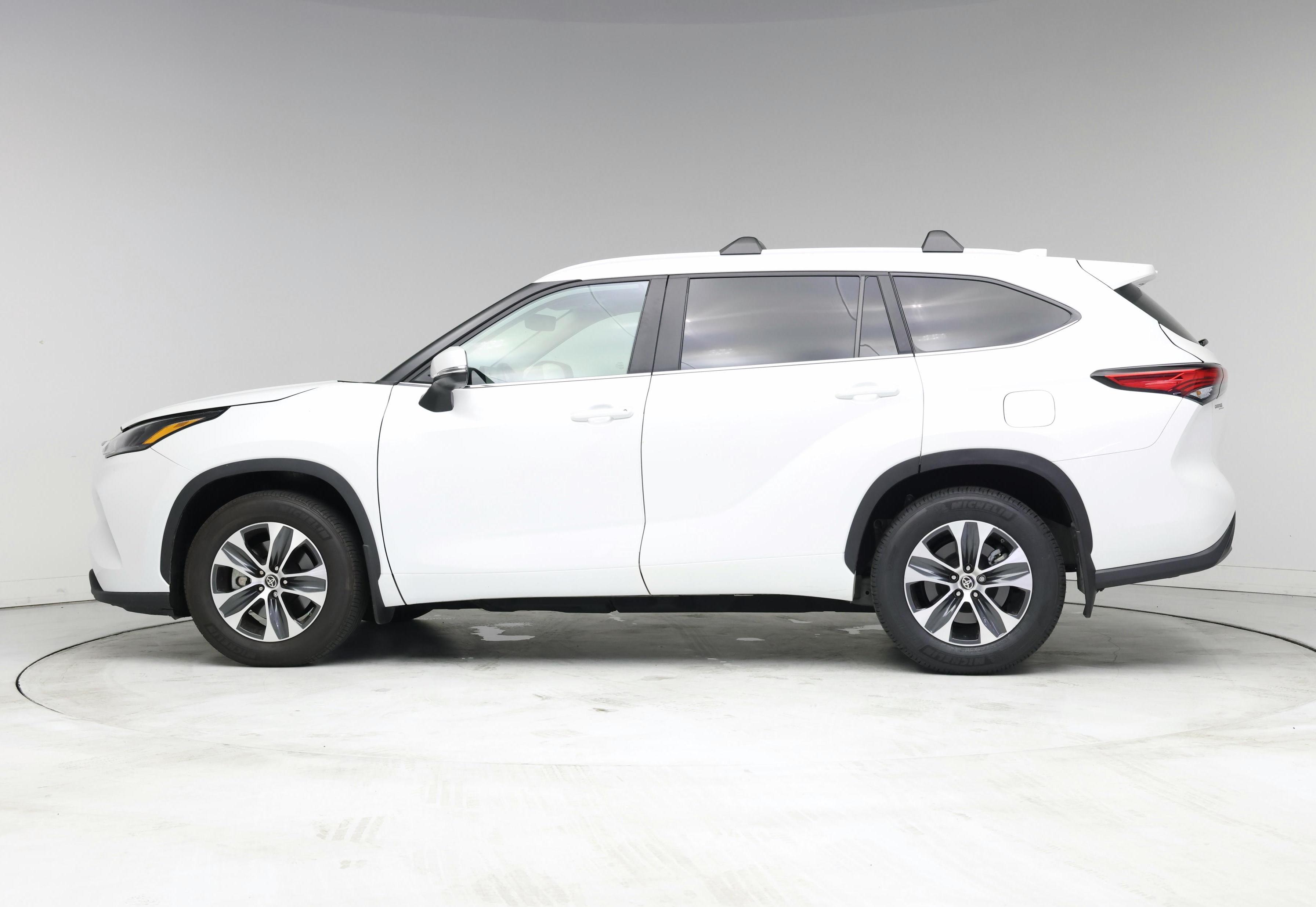 Thumbnail: 2023 Toyota Highlander - 3