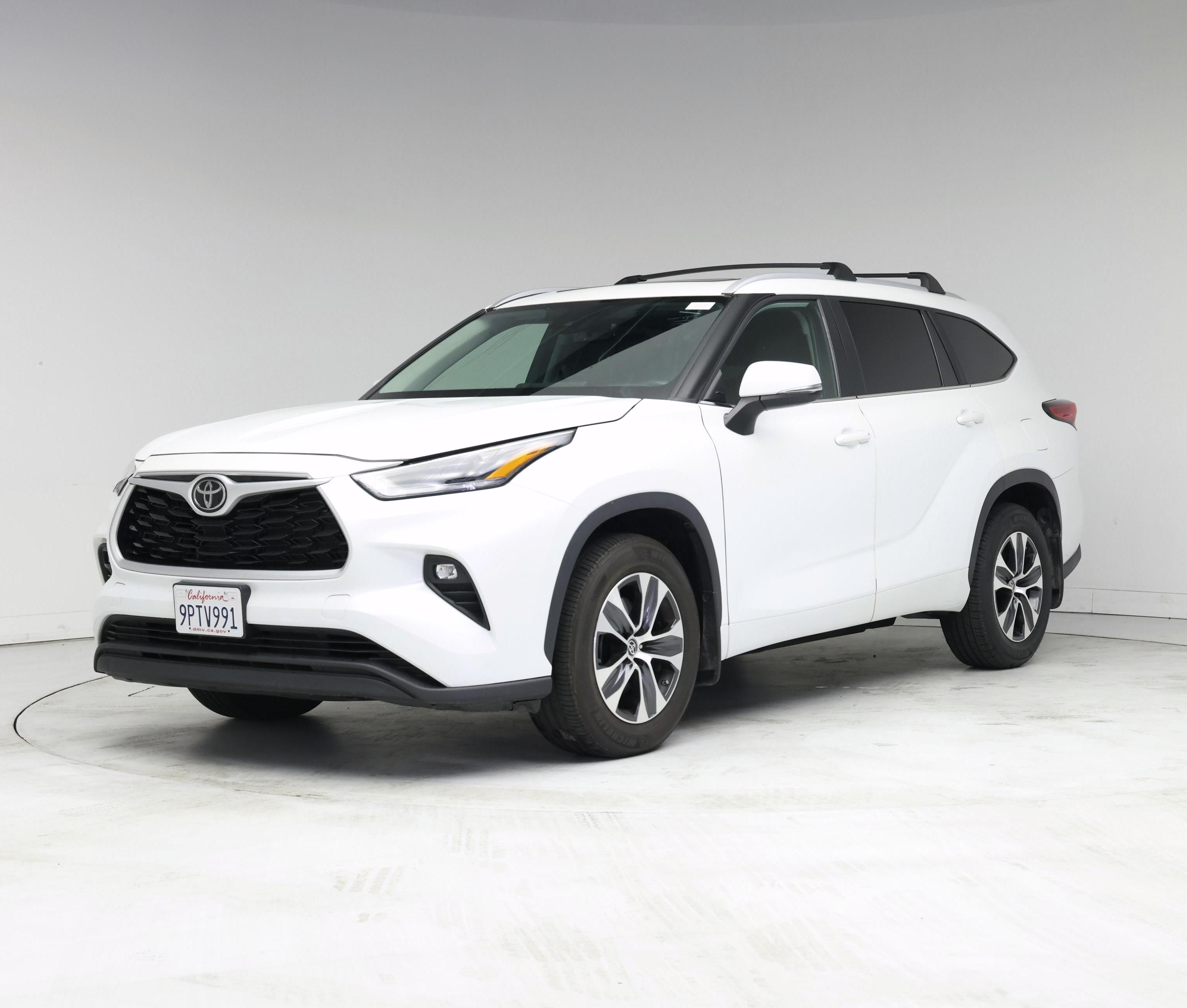 Thumbnail: 2023 Toyota Highlander - 4