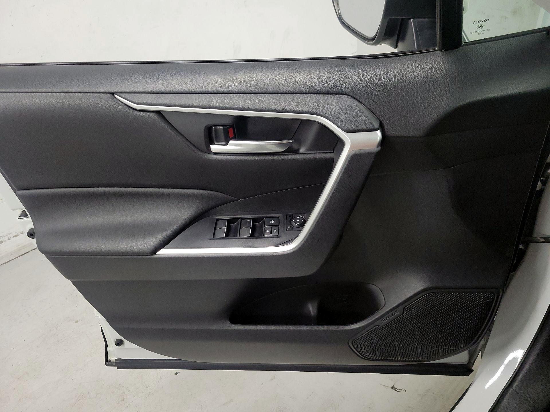 Thumbnail: 2022 Toyota RAV4 - 12