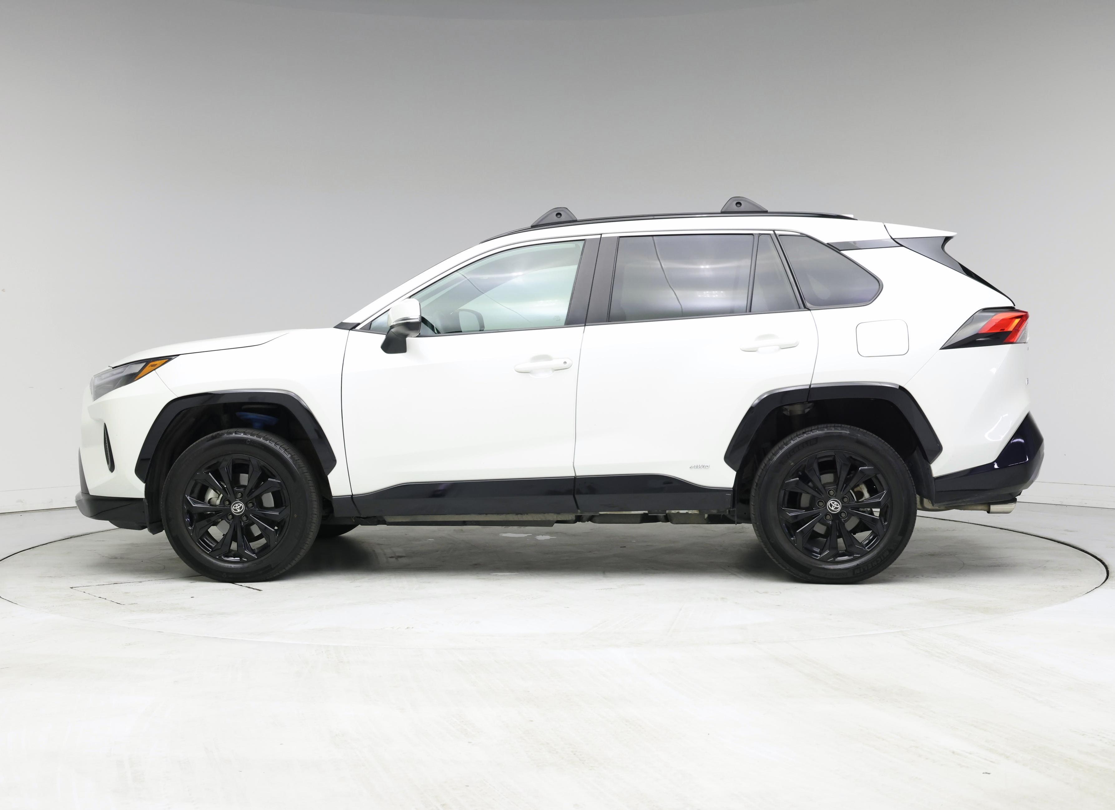 Thumbnail: 2022 Toyota RAV4 - 3