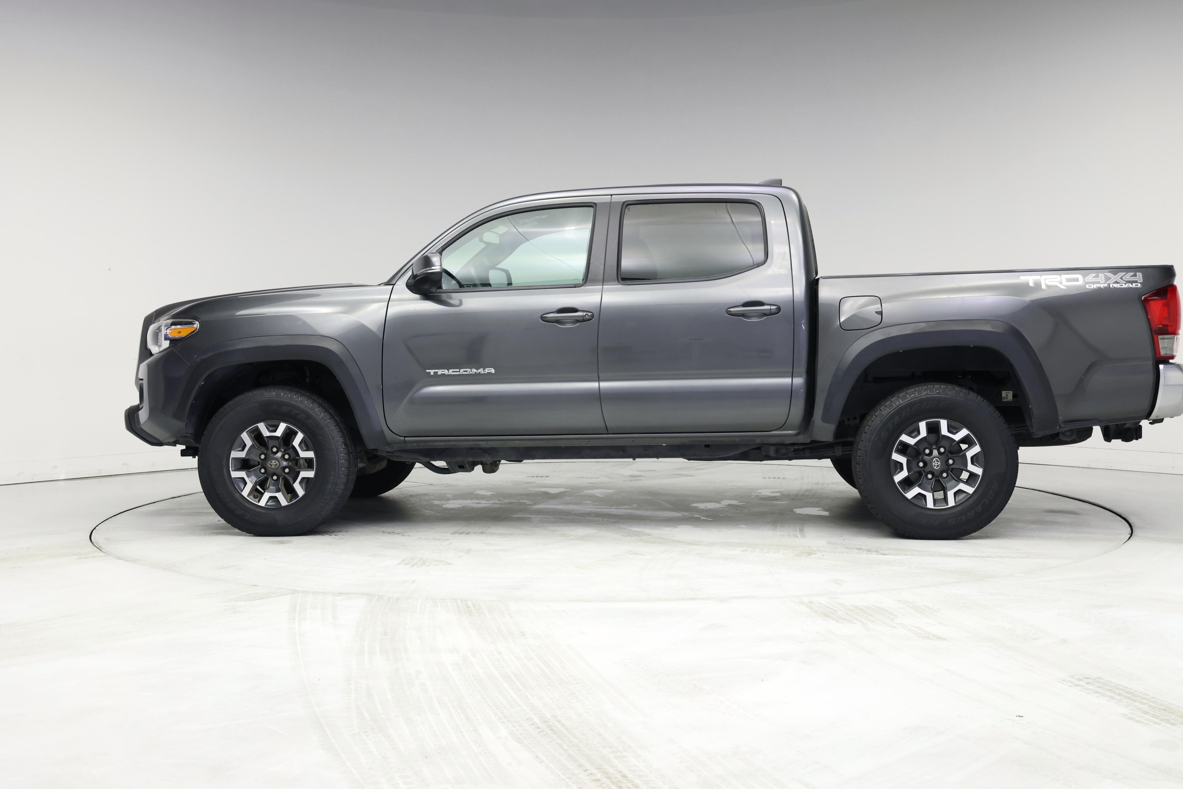 Thumbnail: 2017 Toyota Tacoma - 3