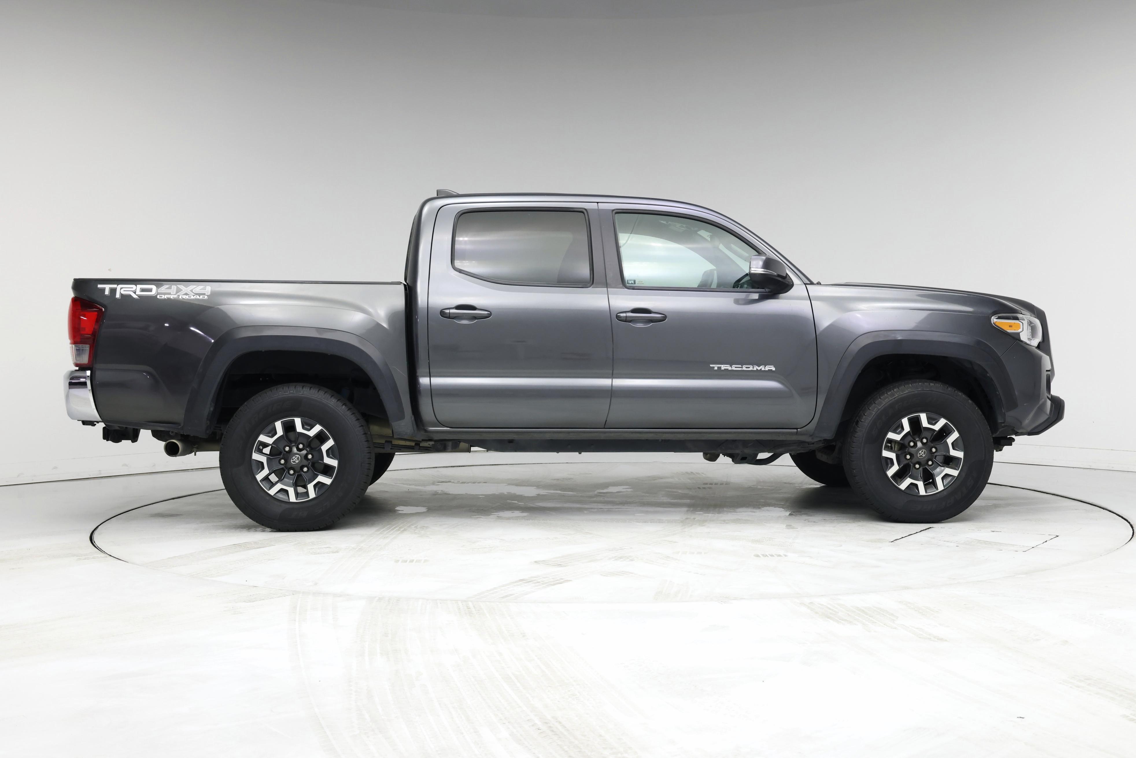 Thumbnail: 2017 Toyota Tacoma - 7