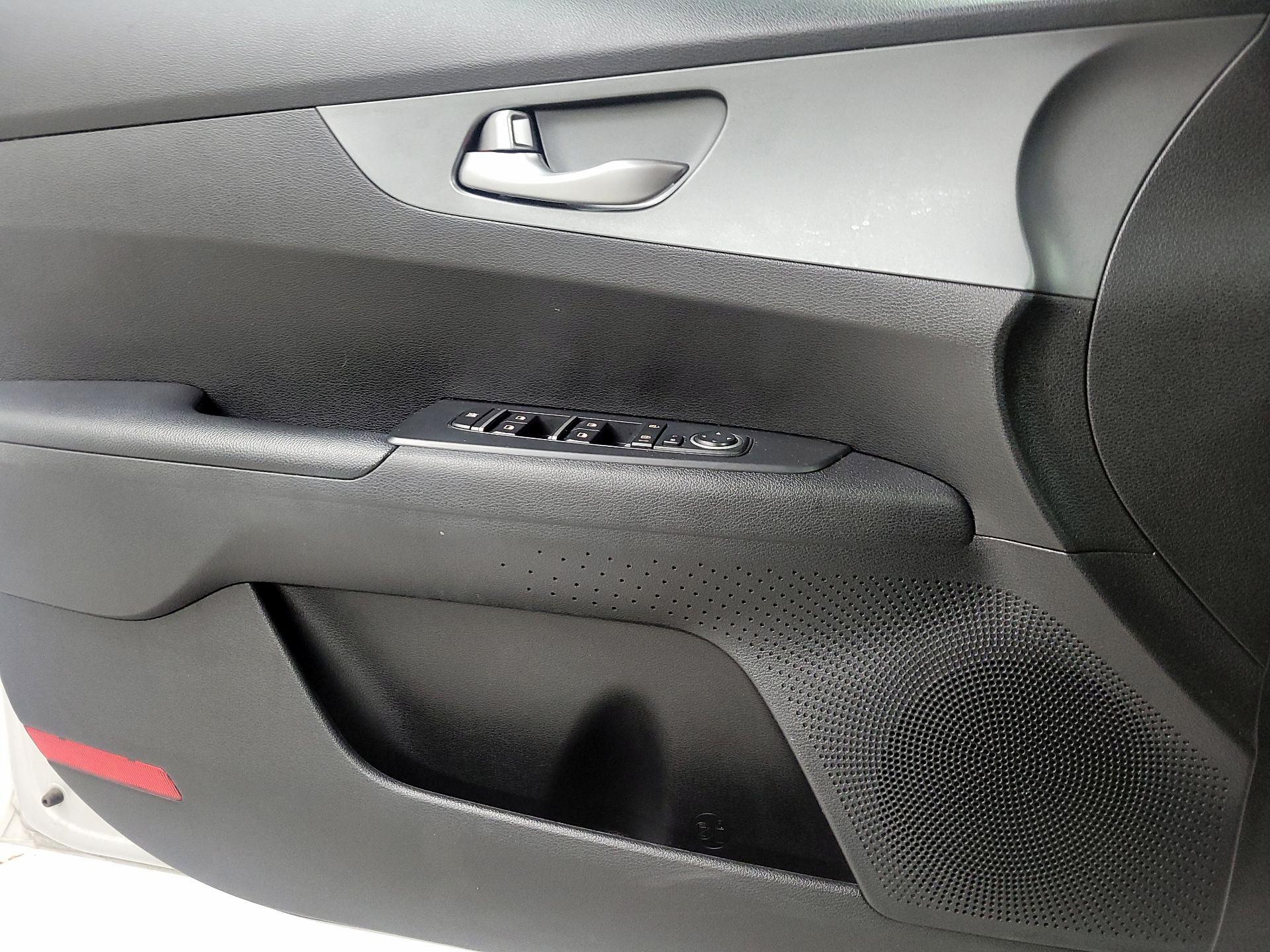 Thumbnail: 2019 Kia Forte - 12