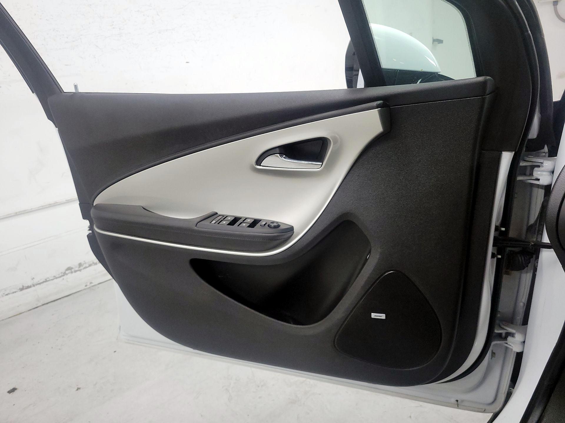 Thumbnail: 2015 Chevrolet Volt - 12