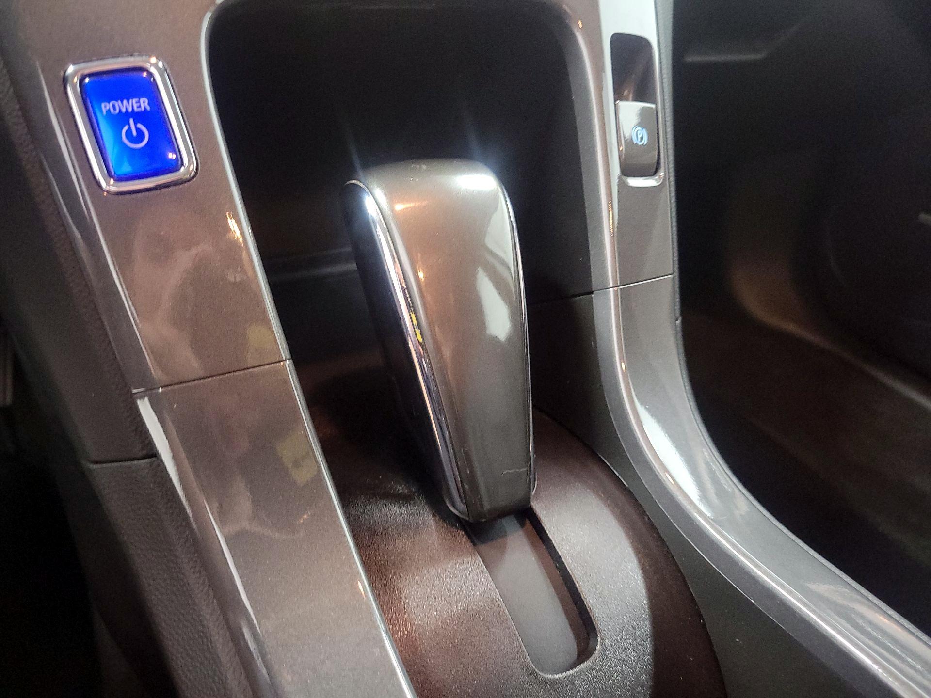 Thumbnail: 2015 Chevrolet Volt - 17