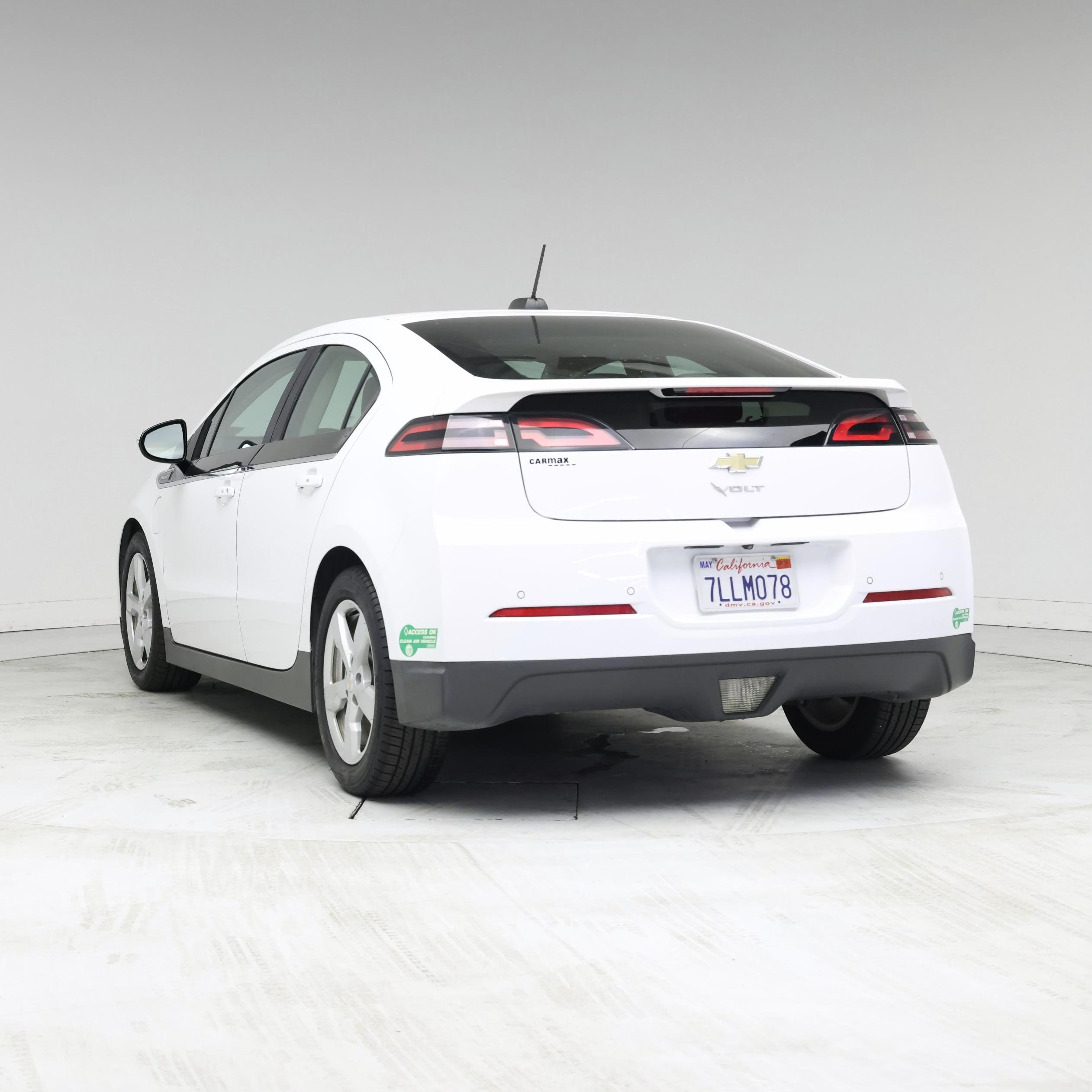 Thumbnail: 2015 Chevrolet Volt - 2