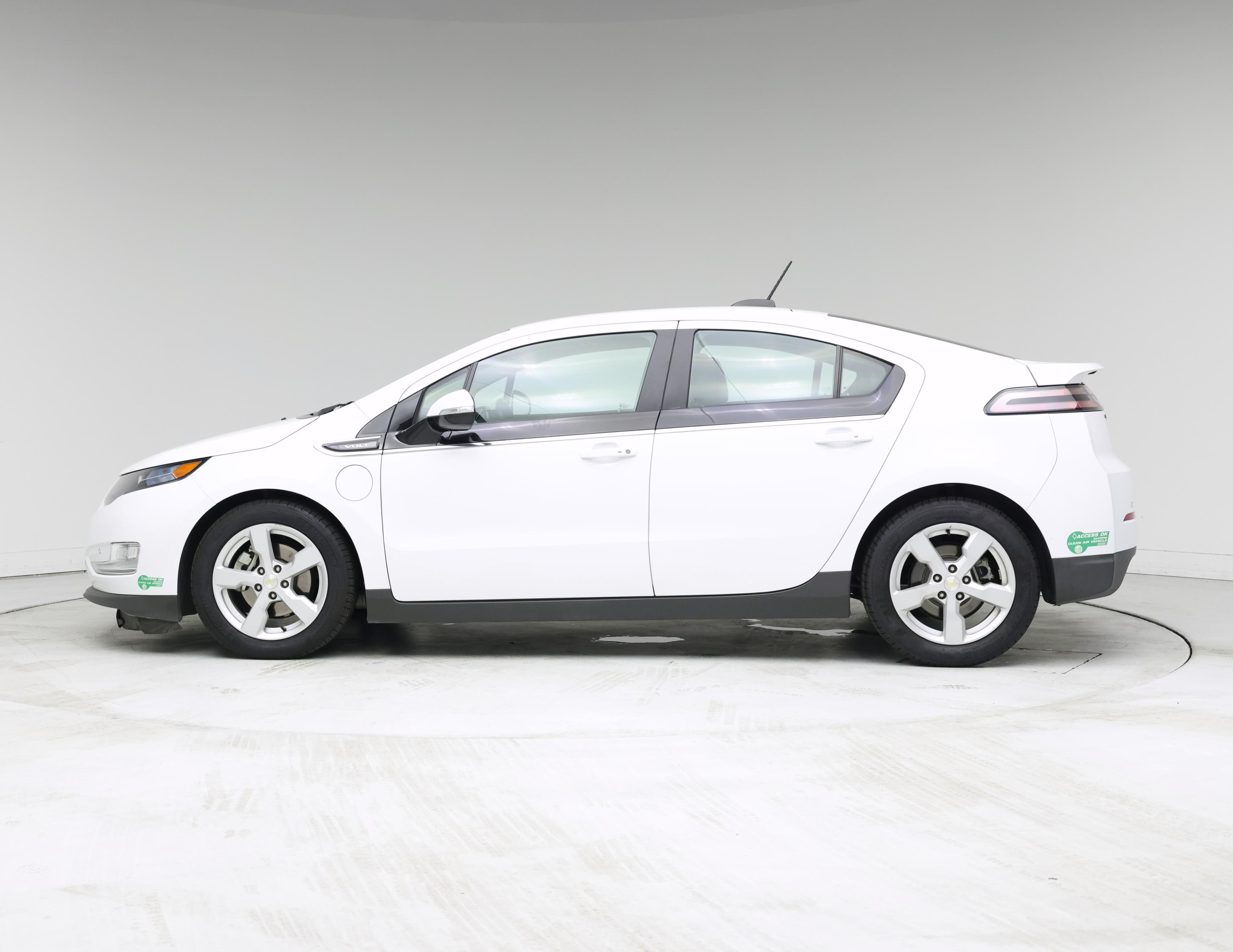 Thumbnail: 2015 Chevrolet Volt - 3