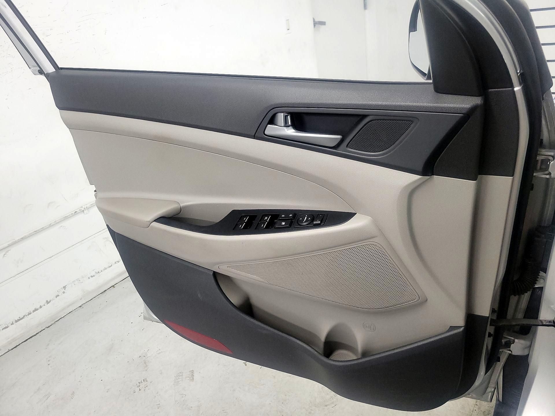 Thumbnail: 2016 Hyundai Tucson - 12