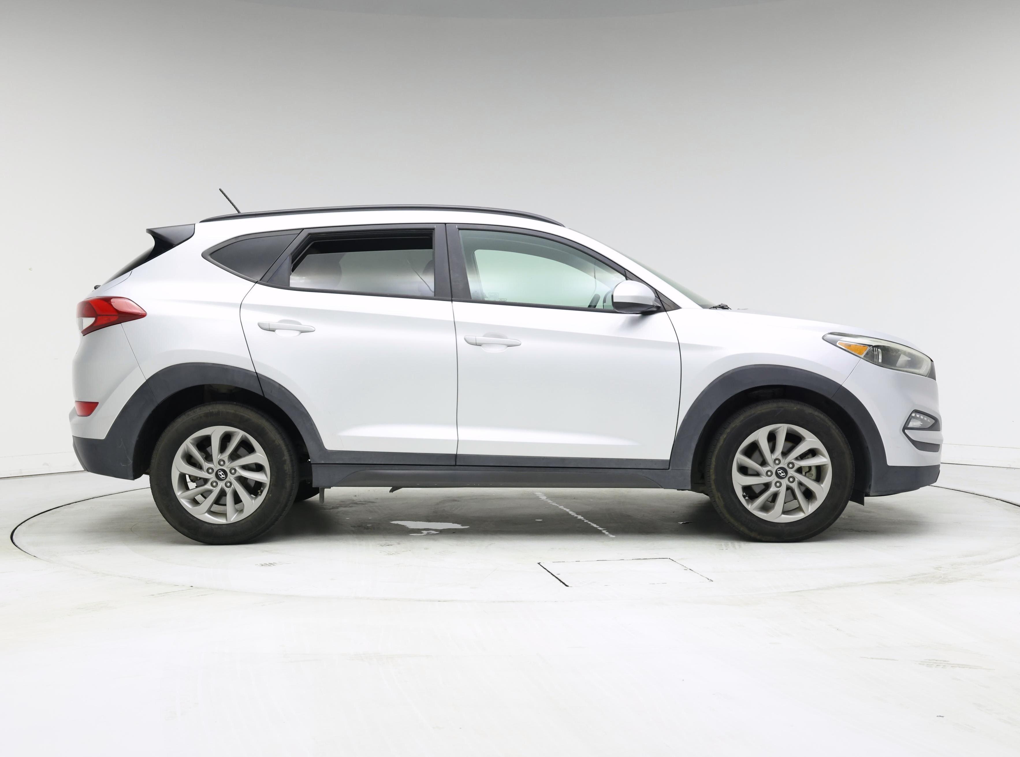 Thumbnail: 2016 Hyundai Tucson - 7