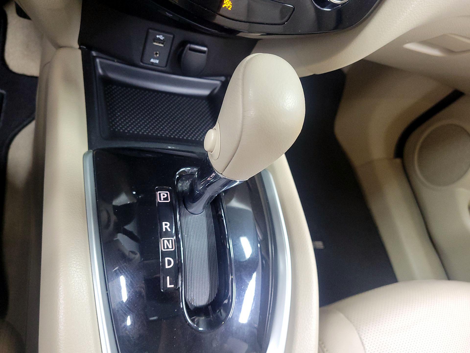 Thumbnail: 2015 Nissan Rogue - 16