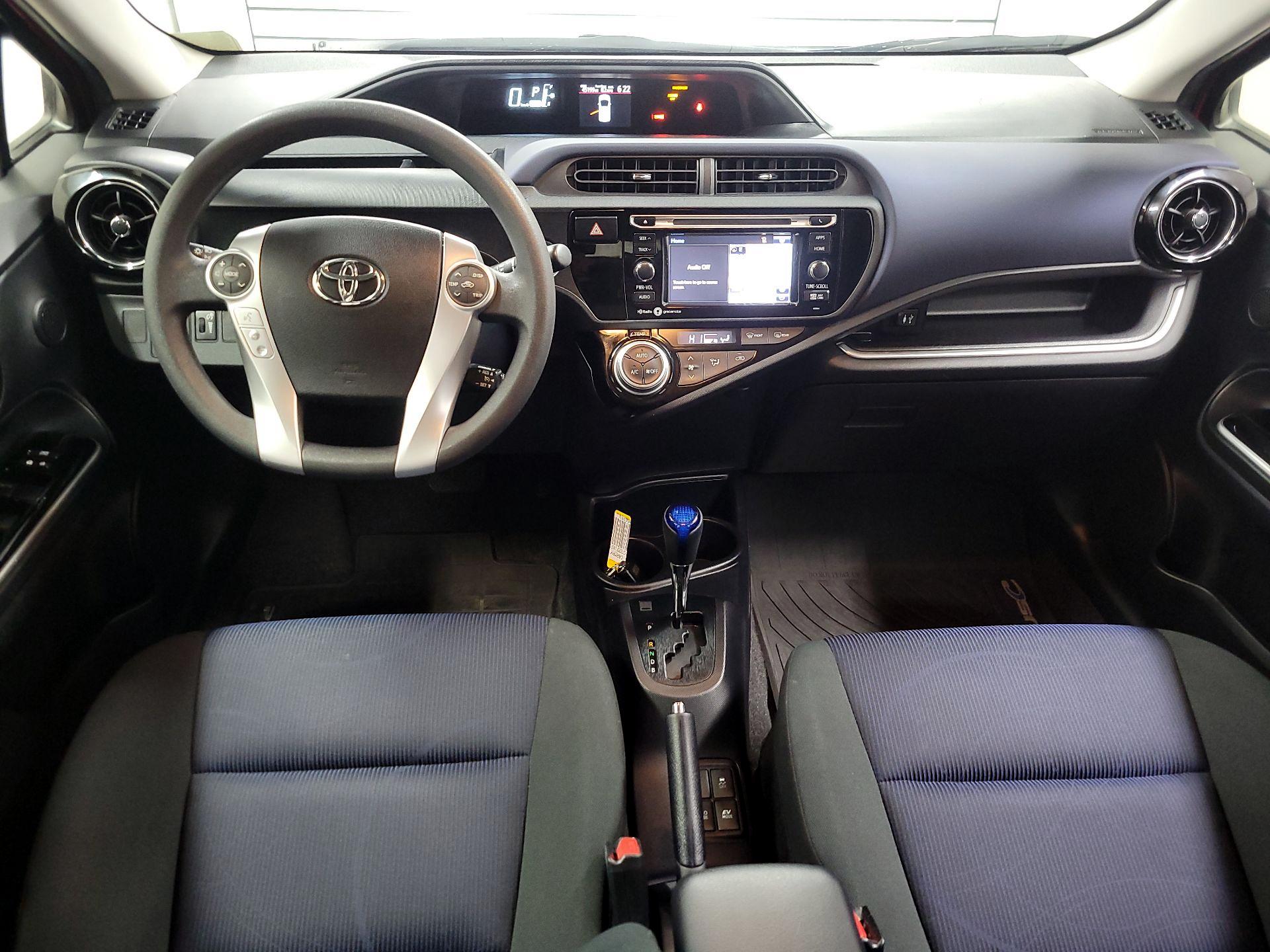 Thumbnail: 2015 Toyota Prius c - 9