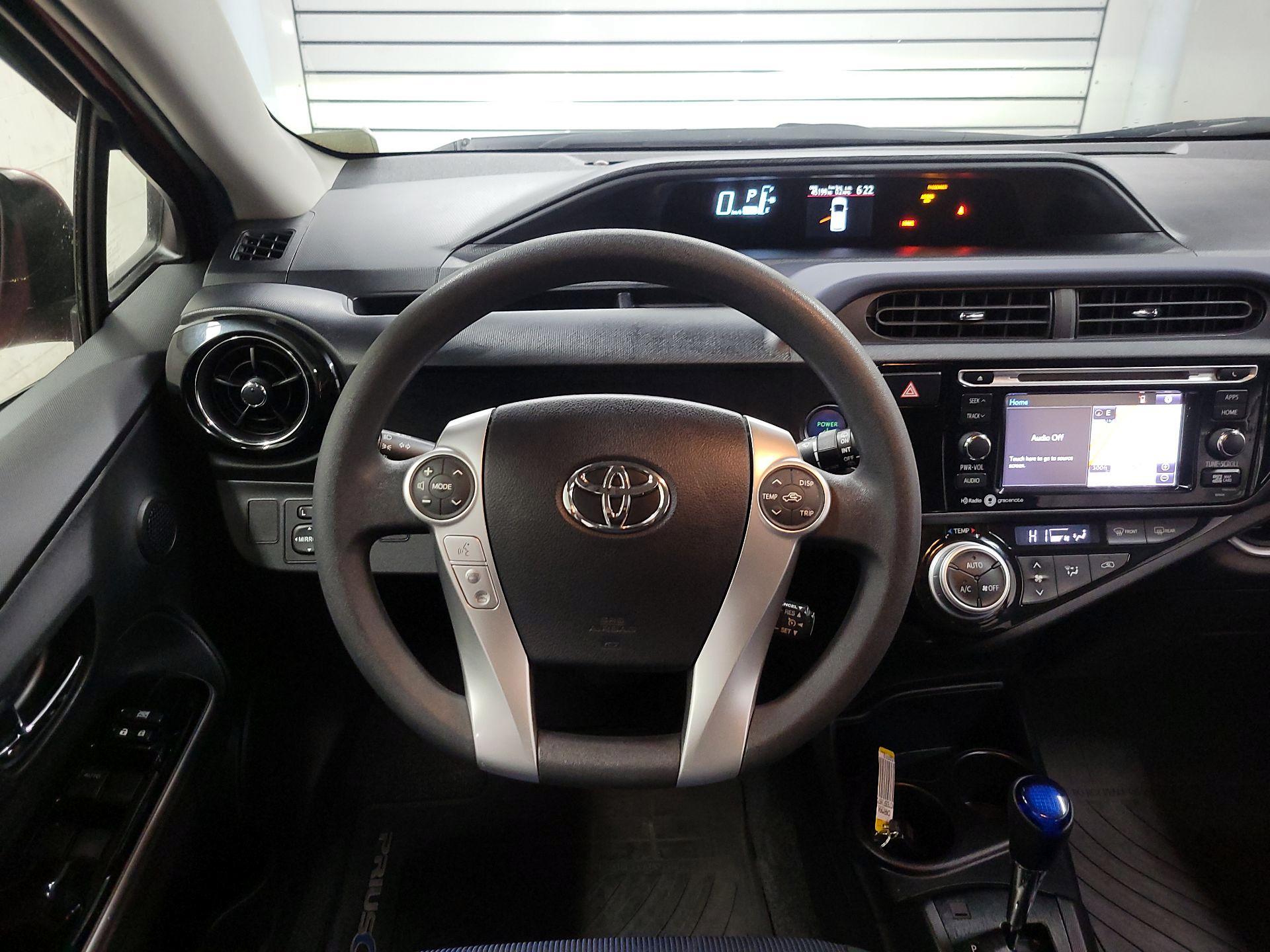 Thumbnail: 2015 Toyota Prius c - 10
