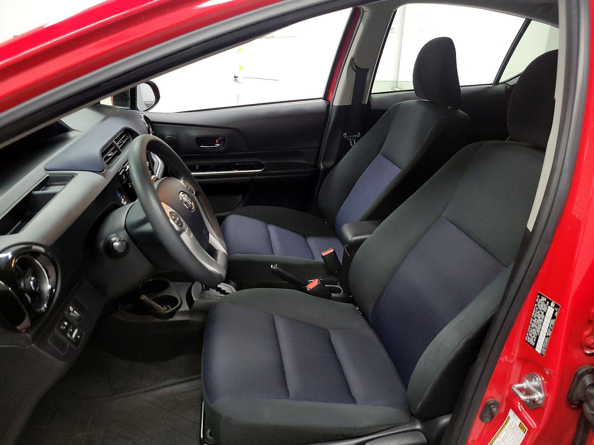 Thumbnail: 2015 Toyota Prius c - 11