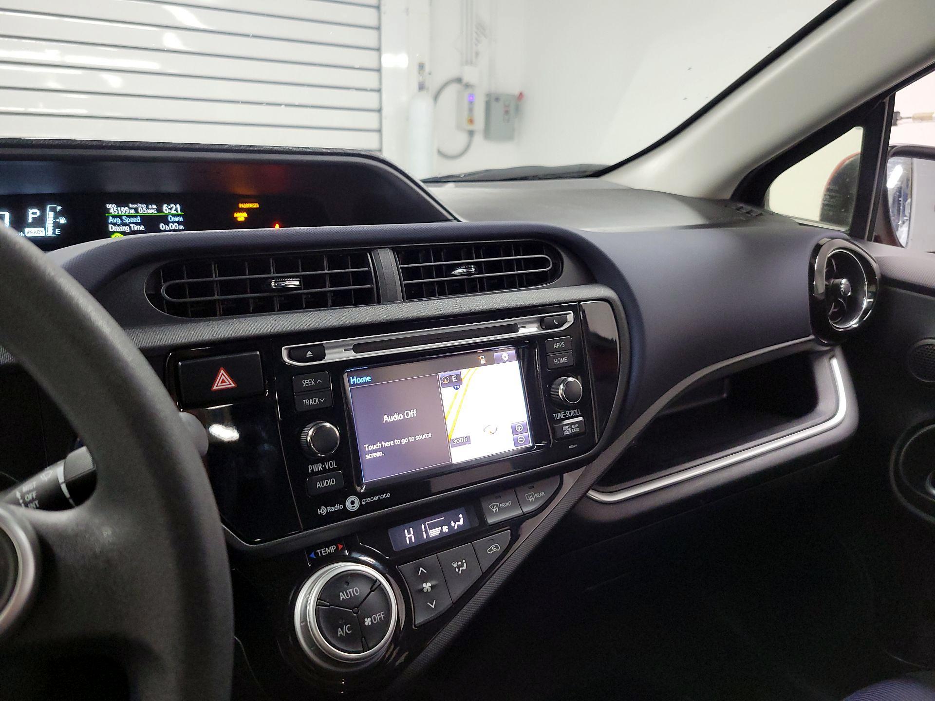 Thumbnail: 2015 Toyota Prius c - 14