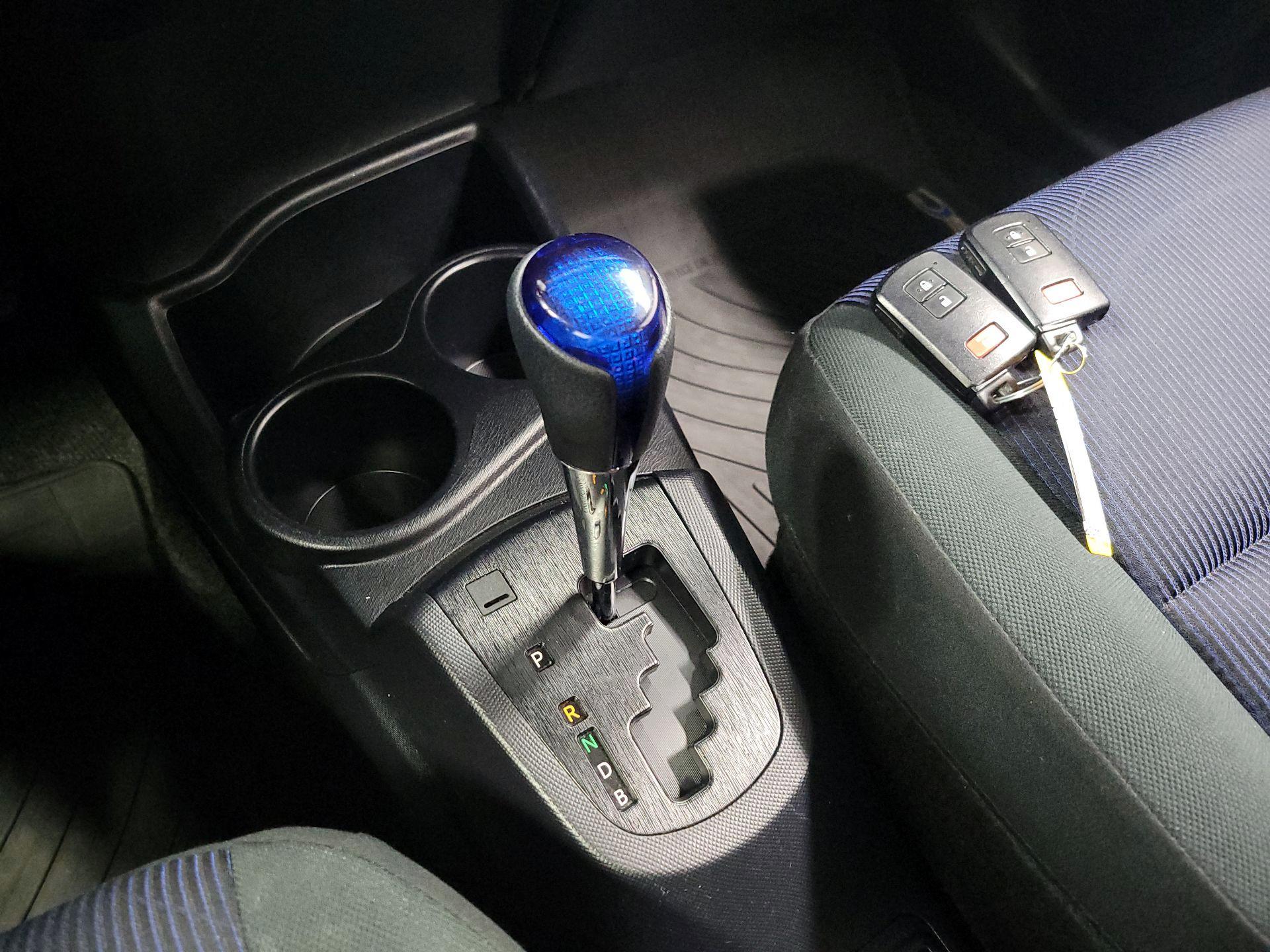 Thumbnail: 2015 Toyota Prius c - 16