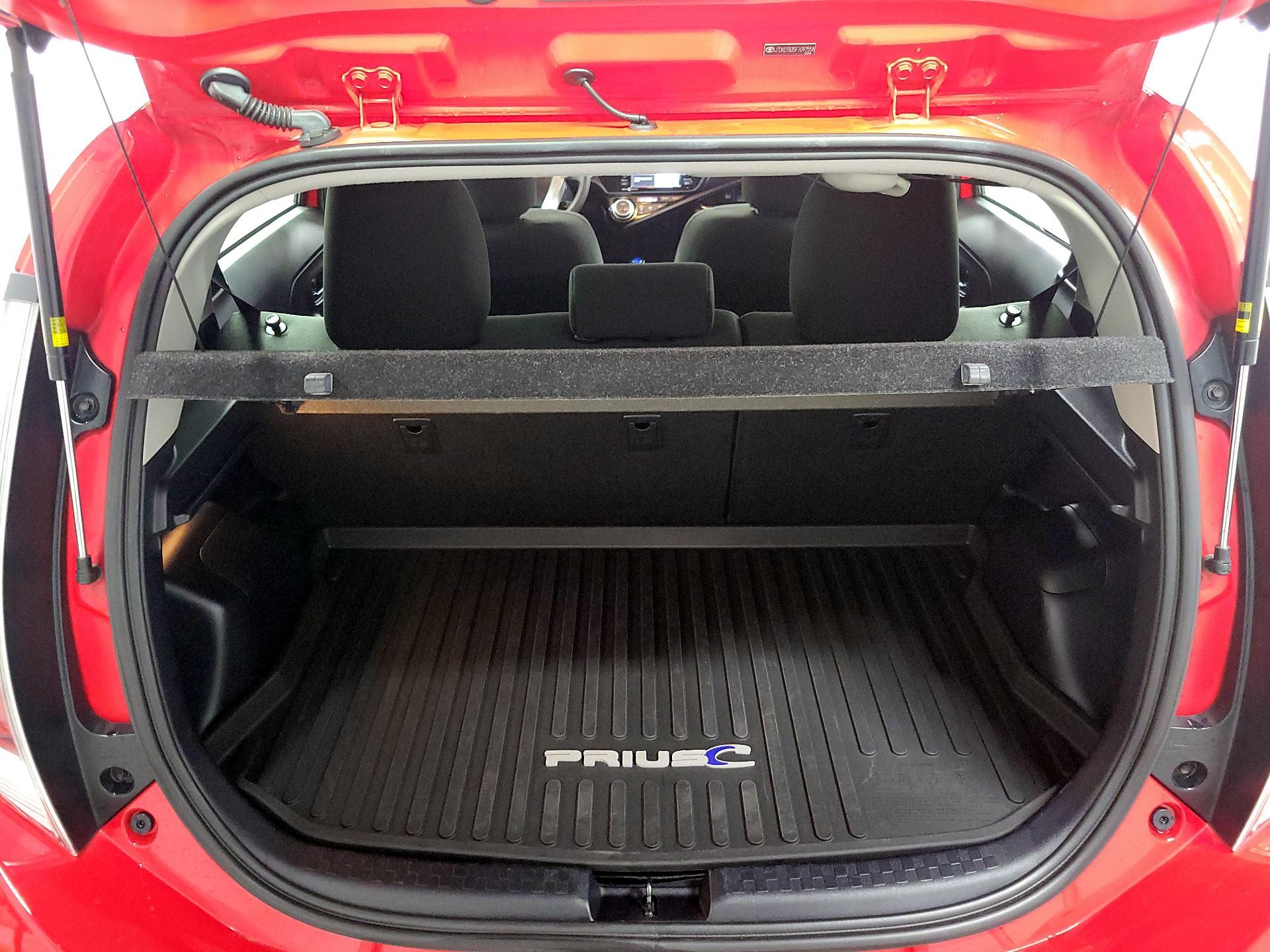 Thumbnail: 2015 Toyota Prius c - 18