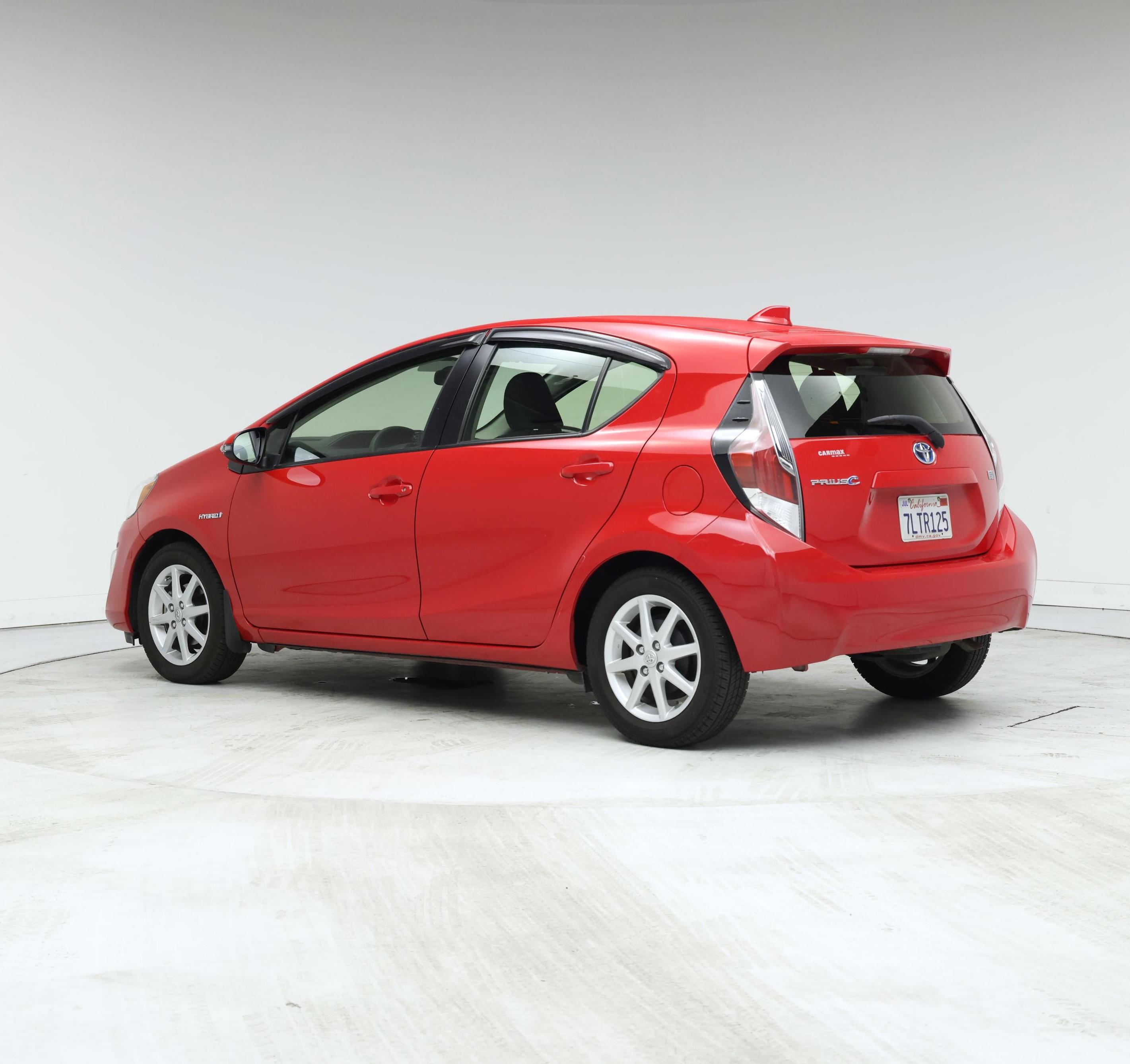 Thumbnail: 2015 Toyota Prius c - 2