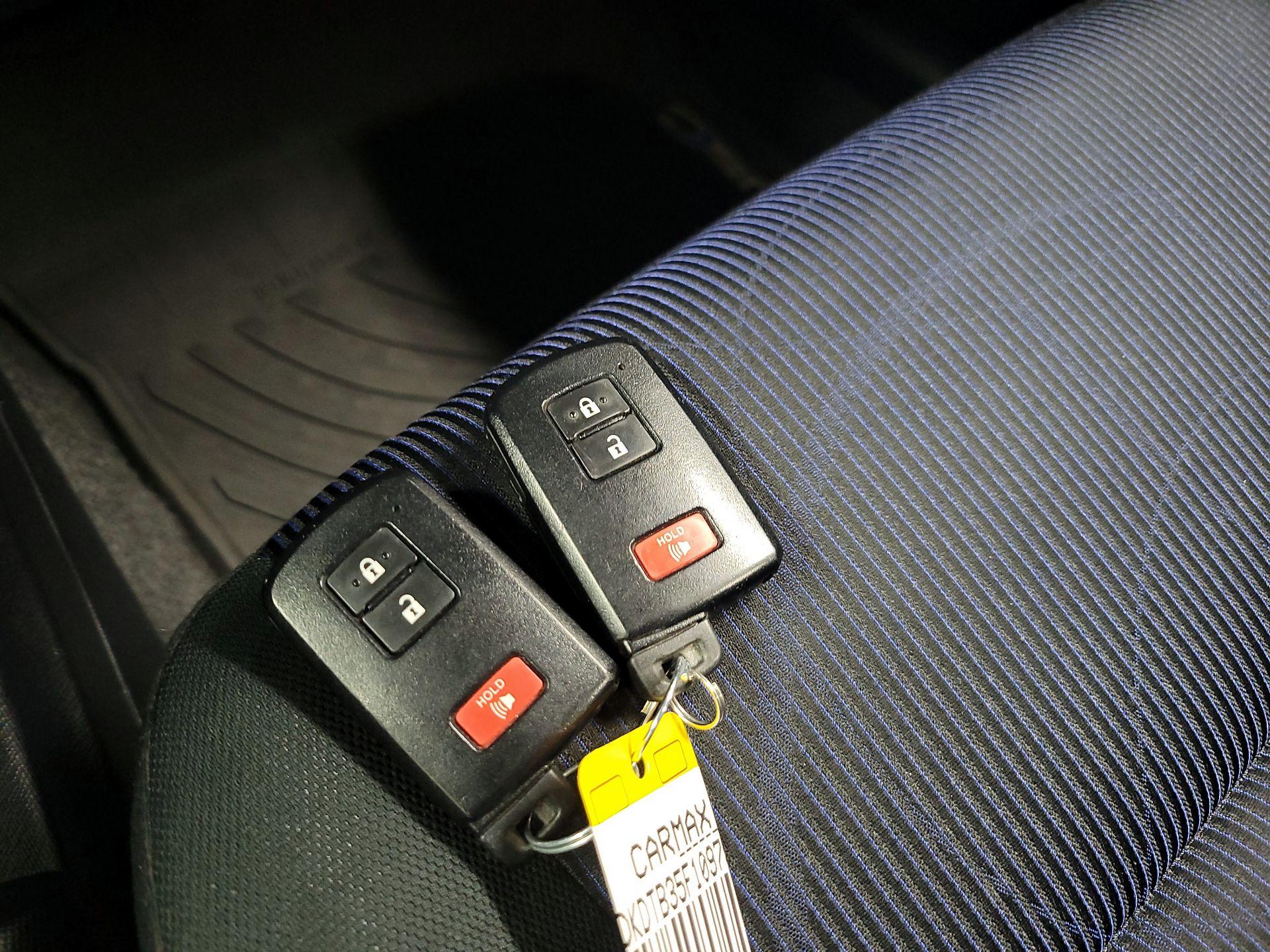 Thumbnail: 2015 Toyota Prius c - 20