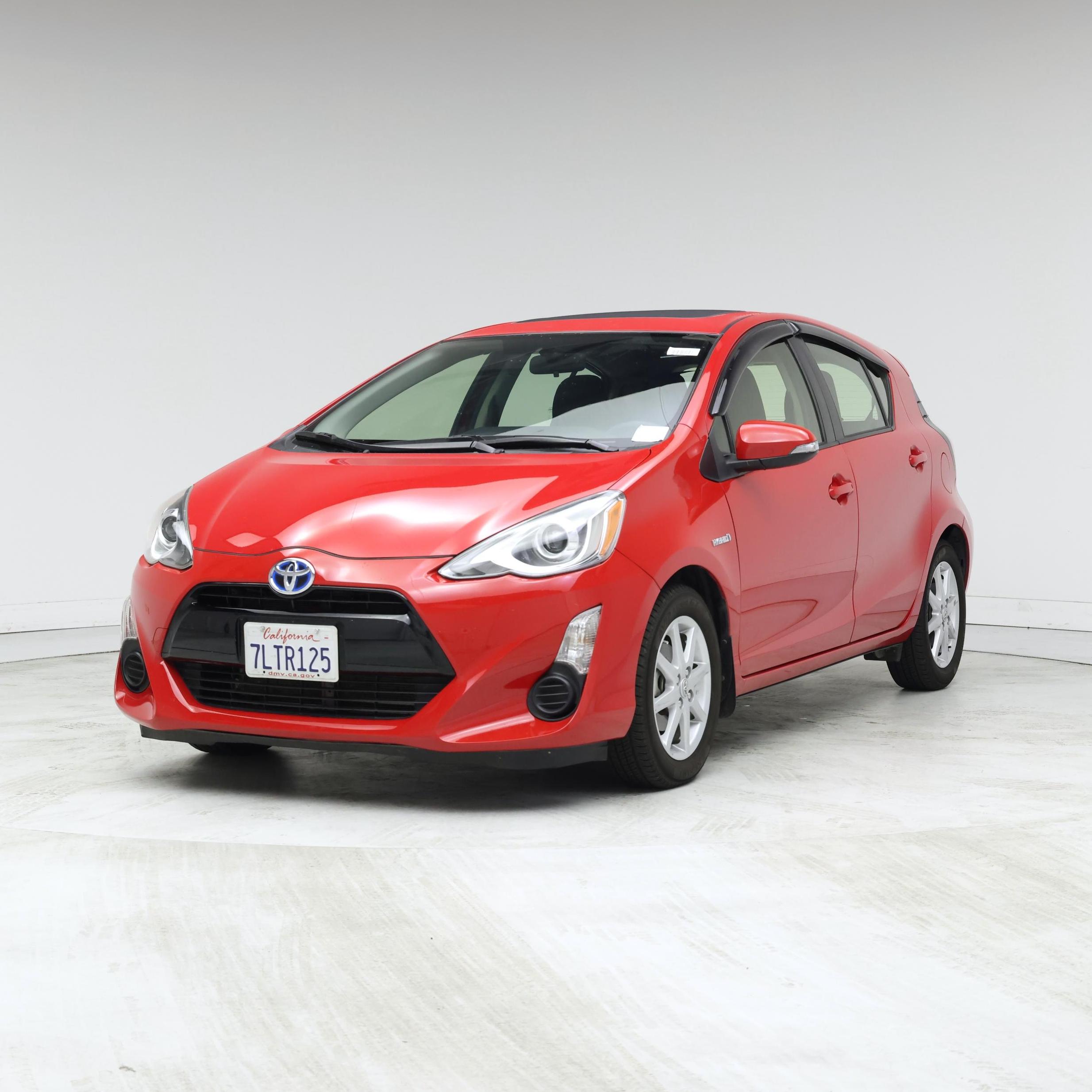 Thumbnail: 2015 Toyota Prius c - 4