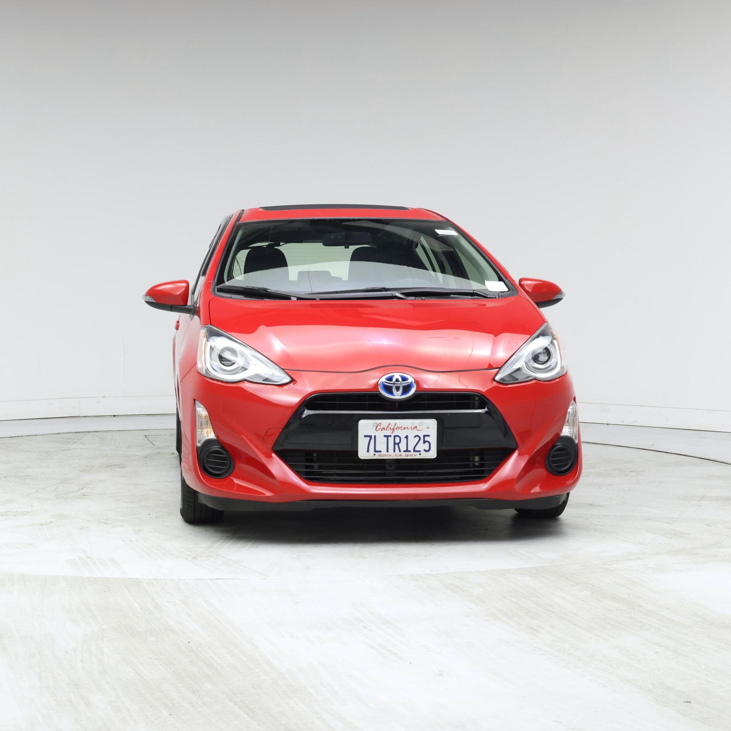Thumbnail: 2015 Toyota Prius c - 5
