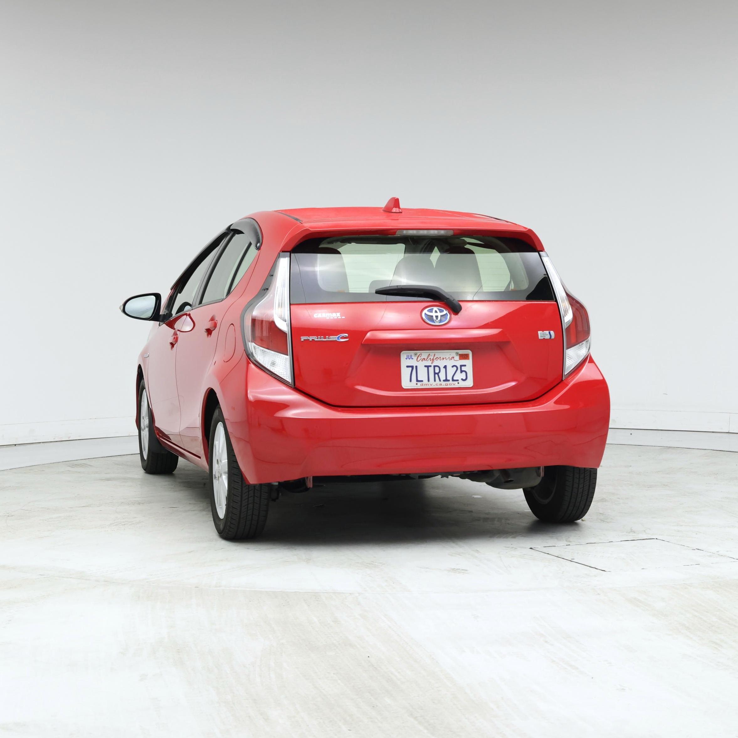 Thumbnail: 2015 Toyota Prius c - 6