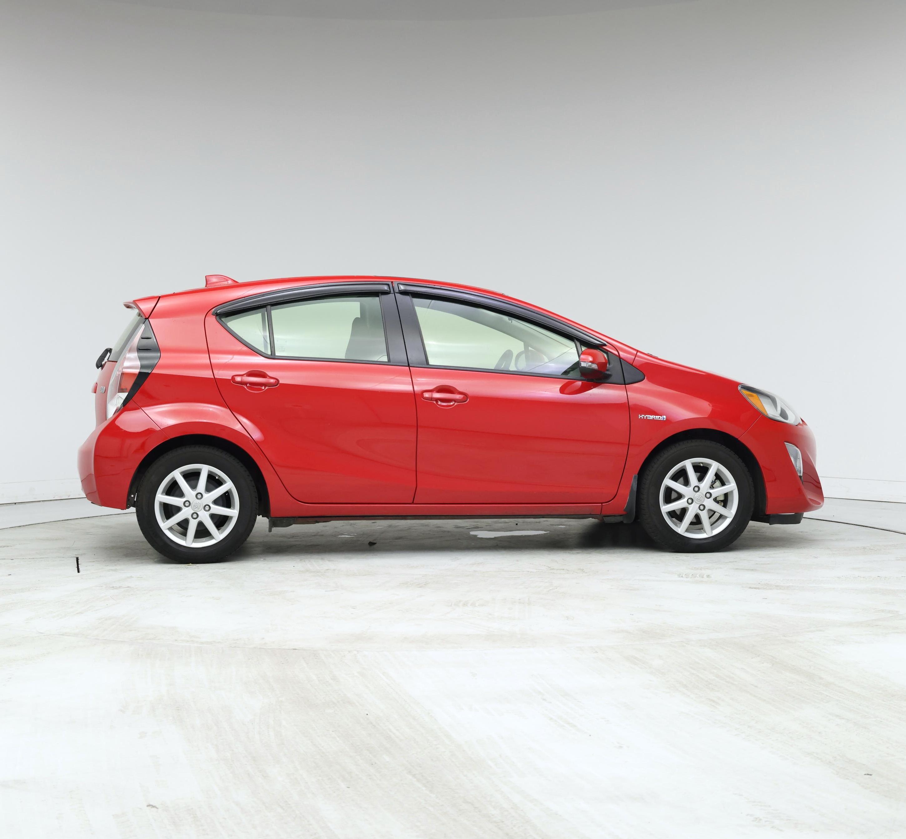 Thumbnail: 2015 Toyota Prius c - 7