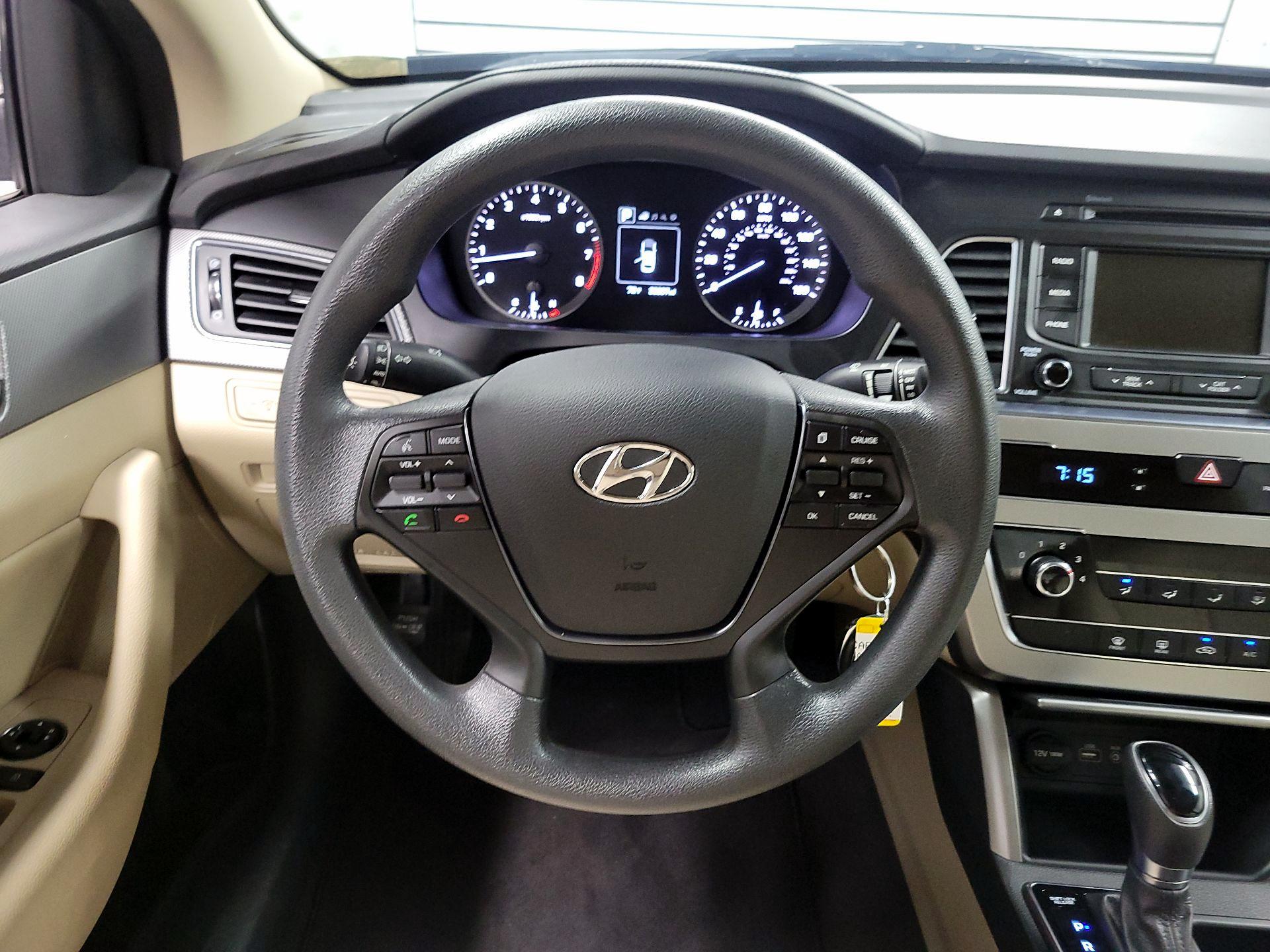 Thumbnail: 2015 Hyundai Sonata - 10