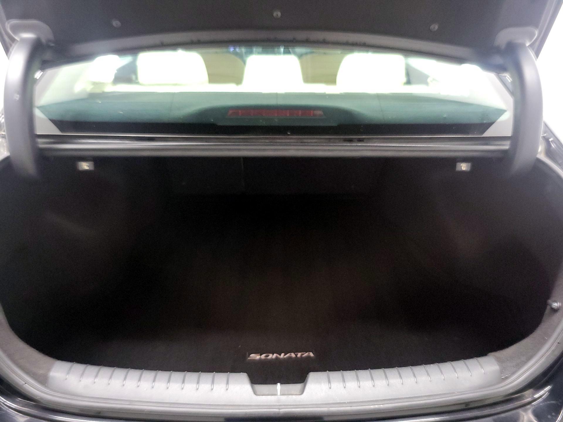 Thumbnail: 2015 Hyundai Sonata - 18