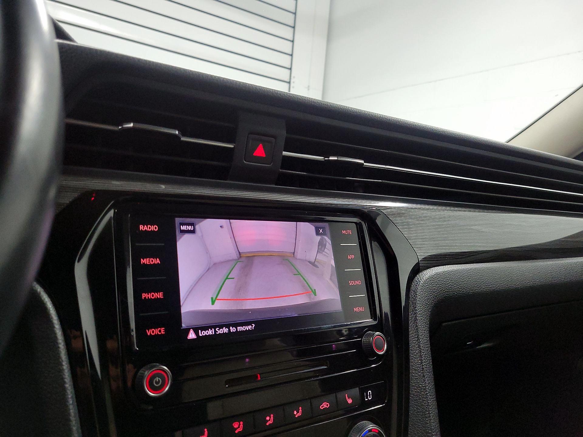 Thumbnail: 2020 Volkswagen Passat - 14