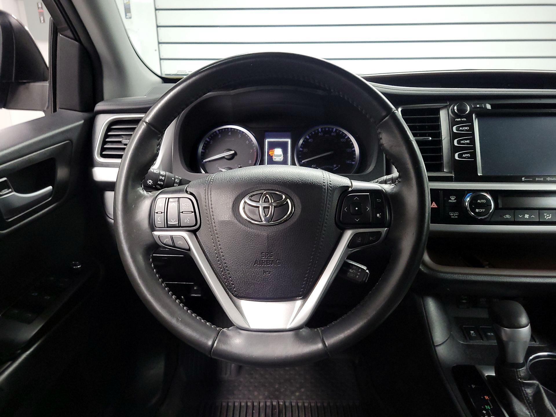 Thumbnail: 2019 Toyota Highlander - 10