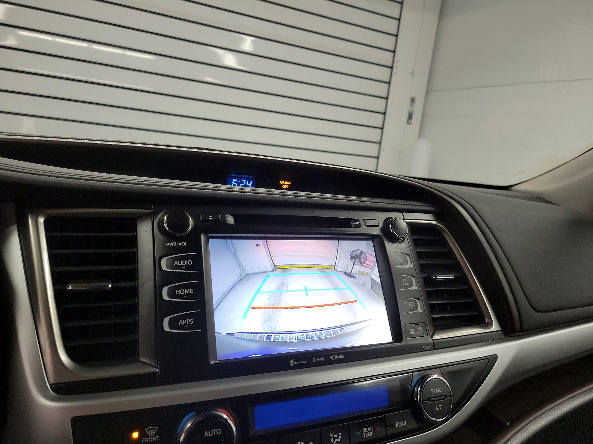 Thumbnail: 2019 Toyota Highlander - 14