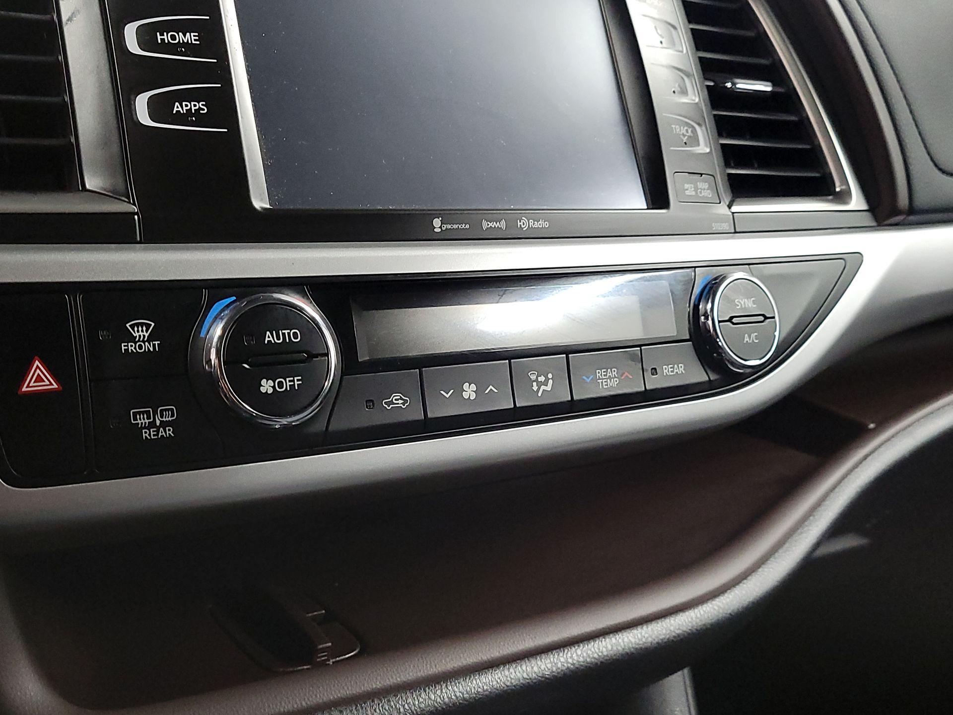 Thumbnail: 2019 Toyota Highlander - 16