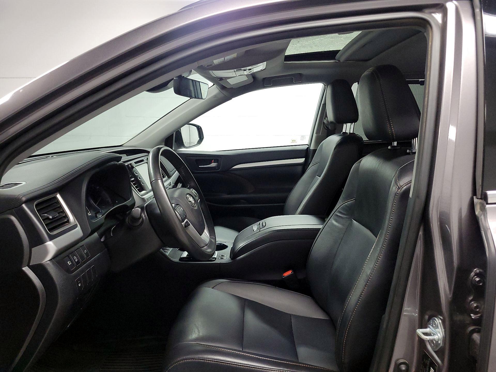 Thumbnail: 2019 Toyota Highlander - 19