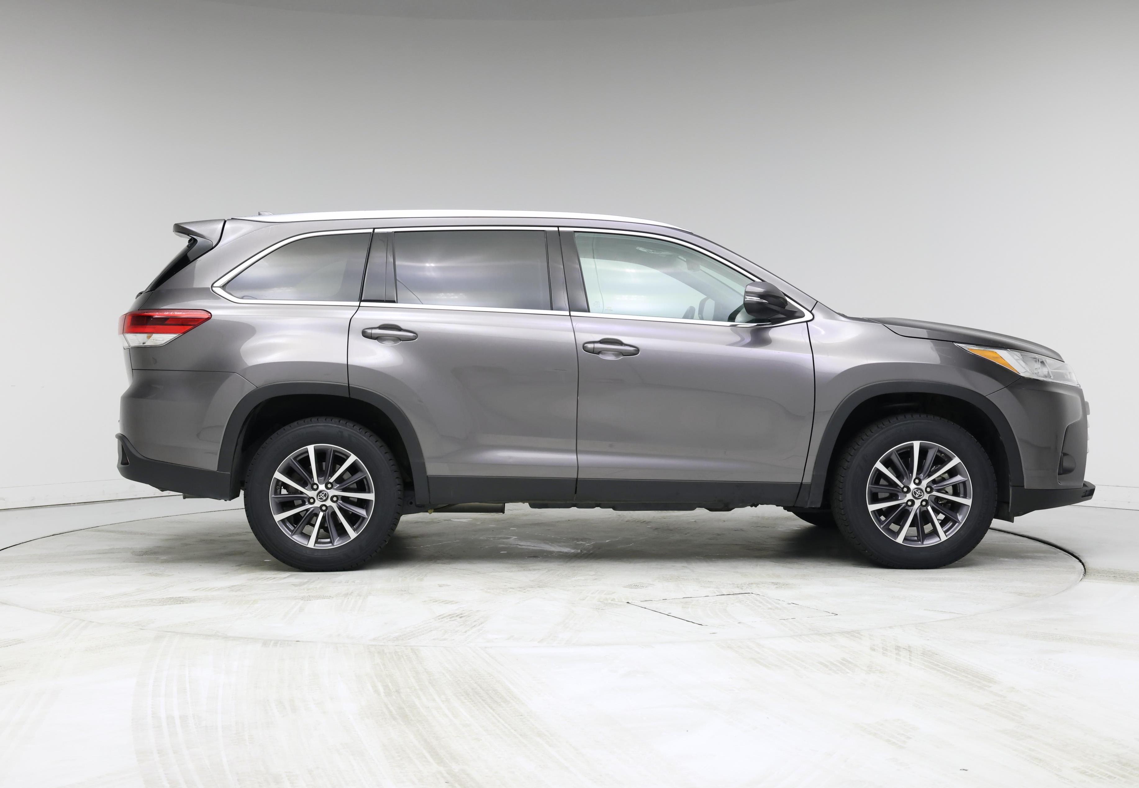 Thumbnail: 2019 Toyota Highlander - 7