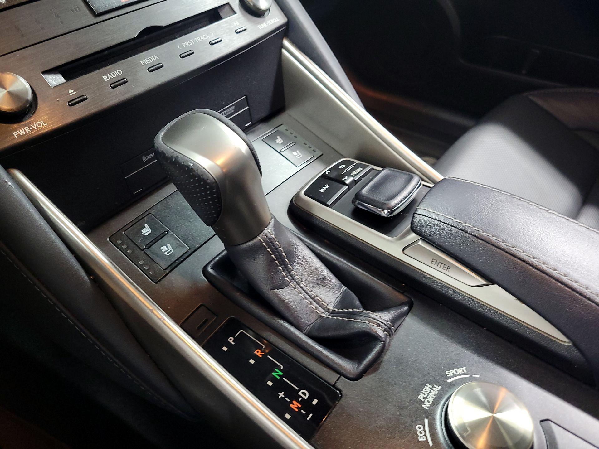 Thumbnail: 2019 Lexus IS - 17