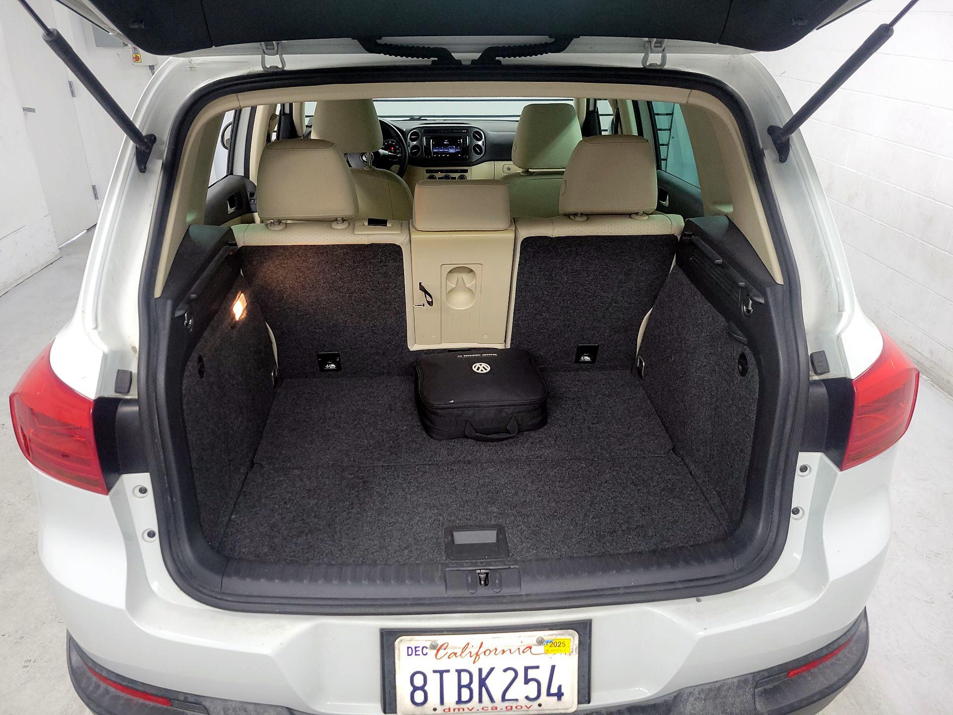 Thumbnail: 2017 Volkswagen Tiguan - 18