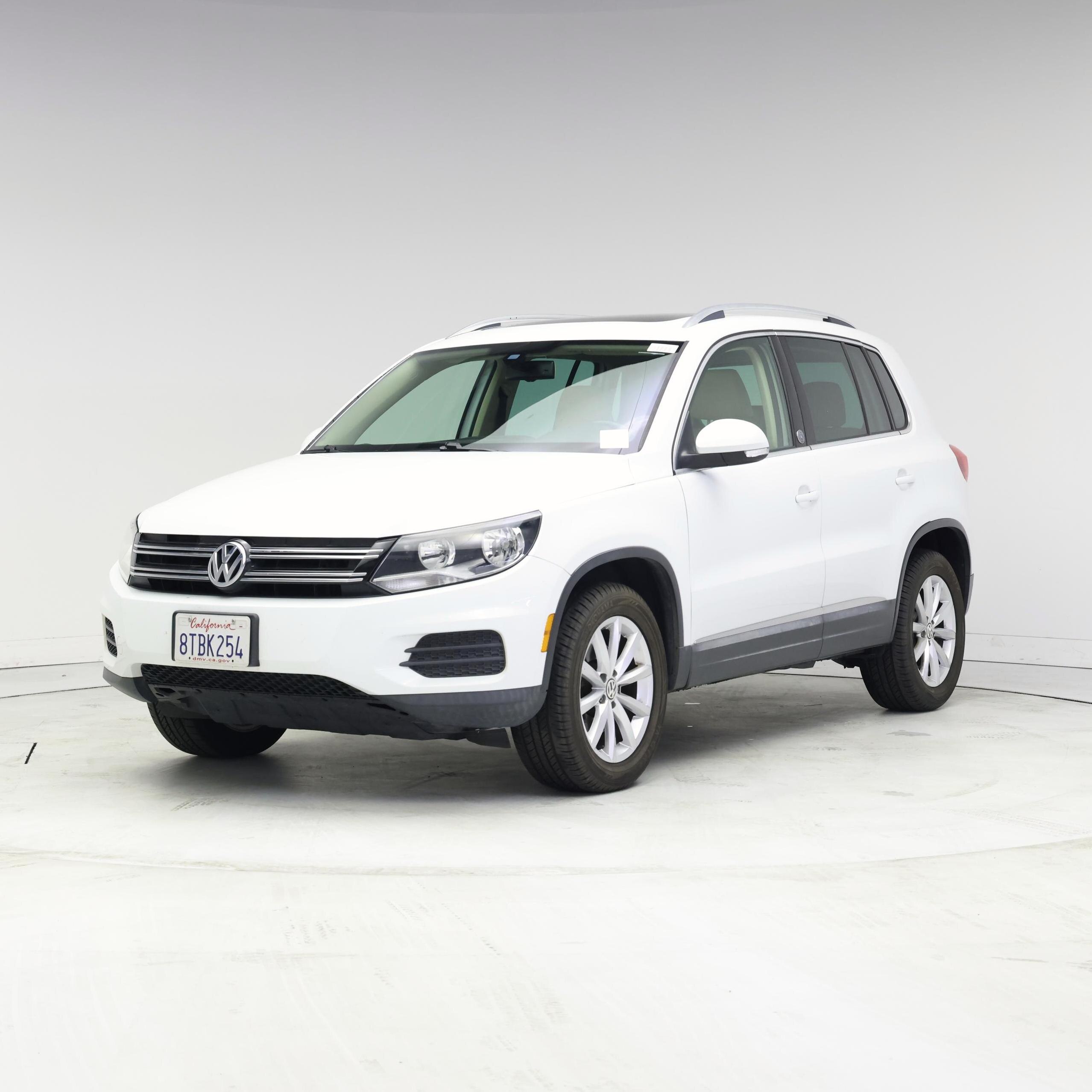 Thumbnail: 2017 Volkswagen Tiguan - 4
