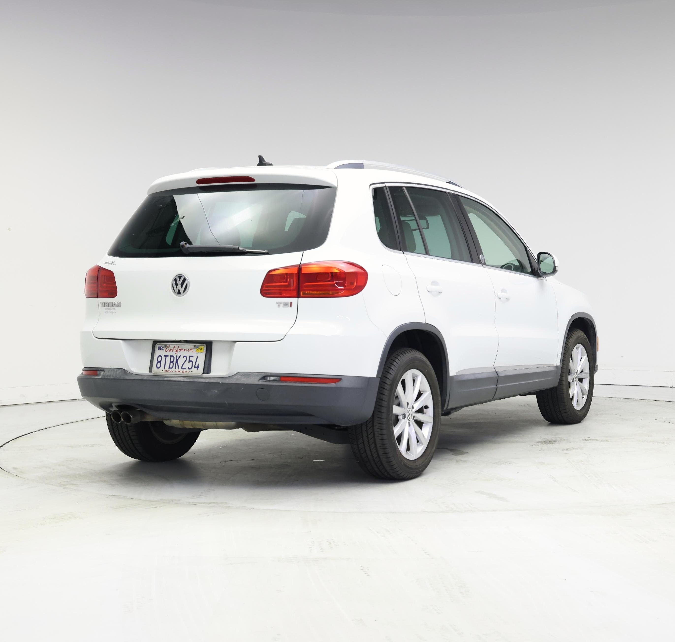 Thumbnail: 2017 Volkswagen Tiguan - 8