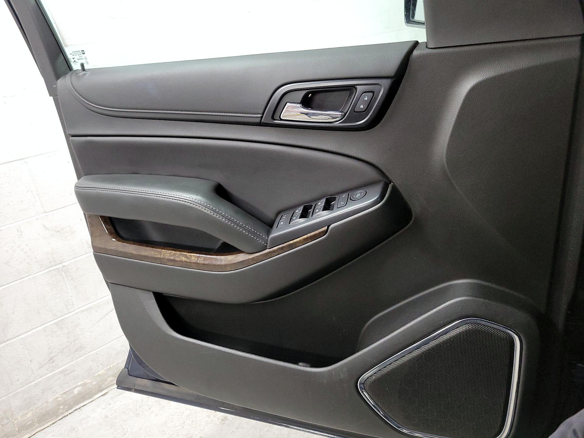 Thumbnail: 2019 Chevrolet Tahoe - 12