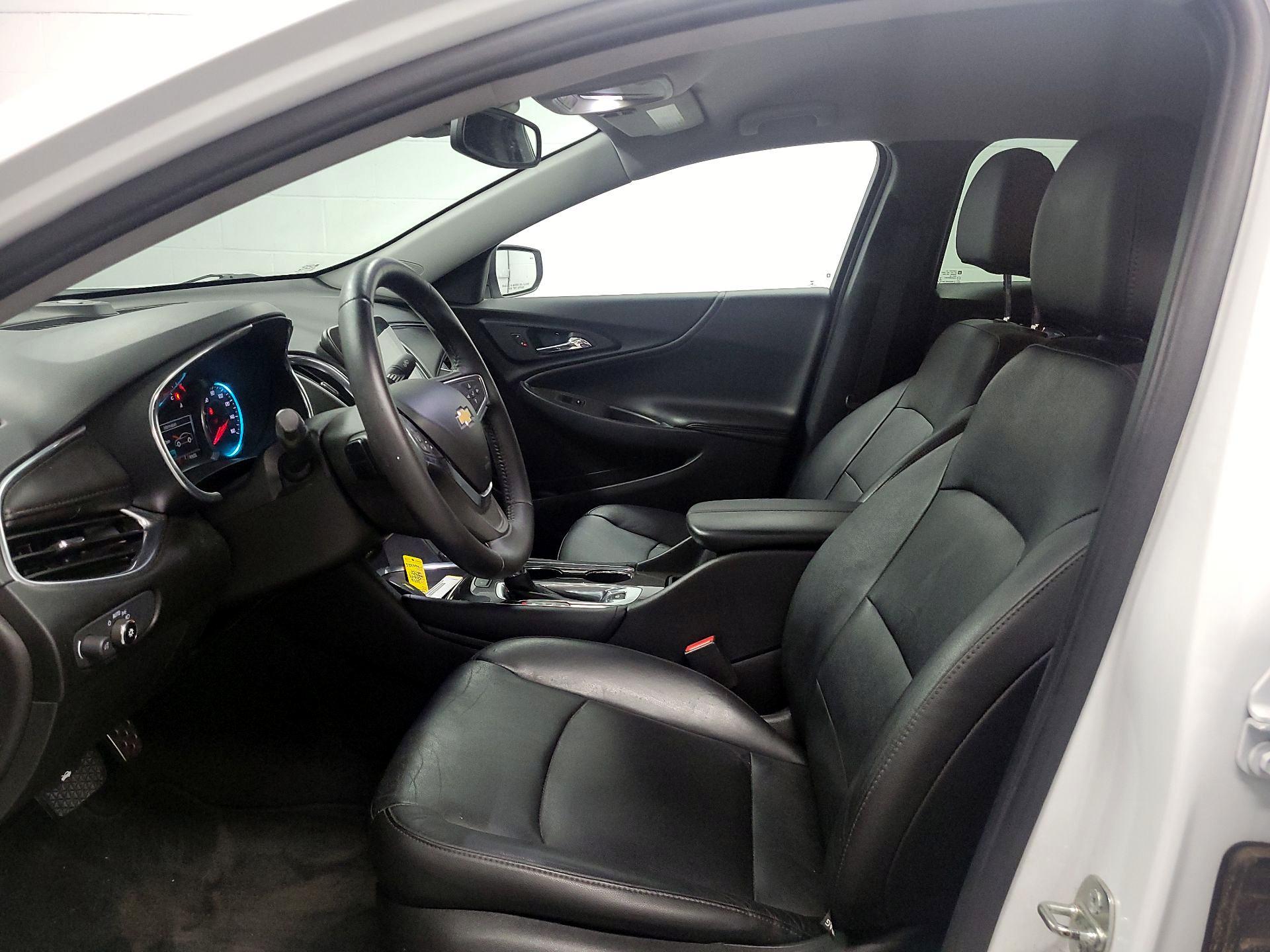 Thumbnail: 2016 Chevrolet Malibu - 11