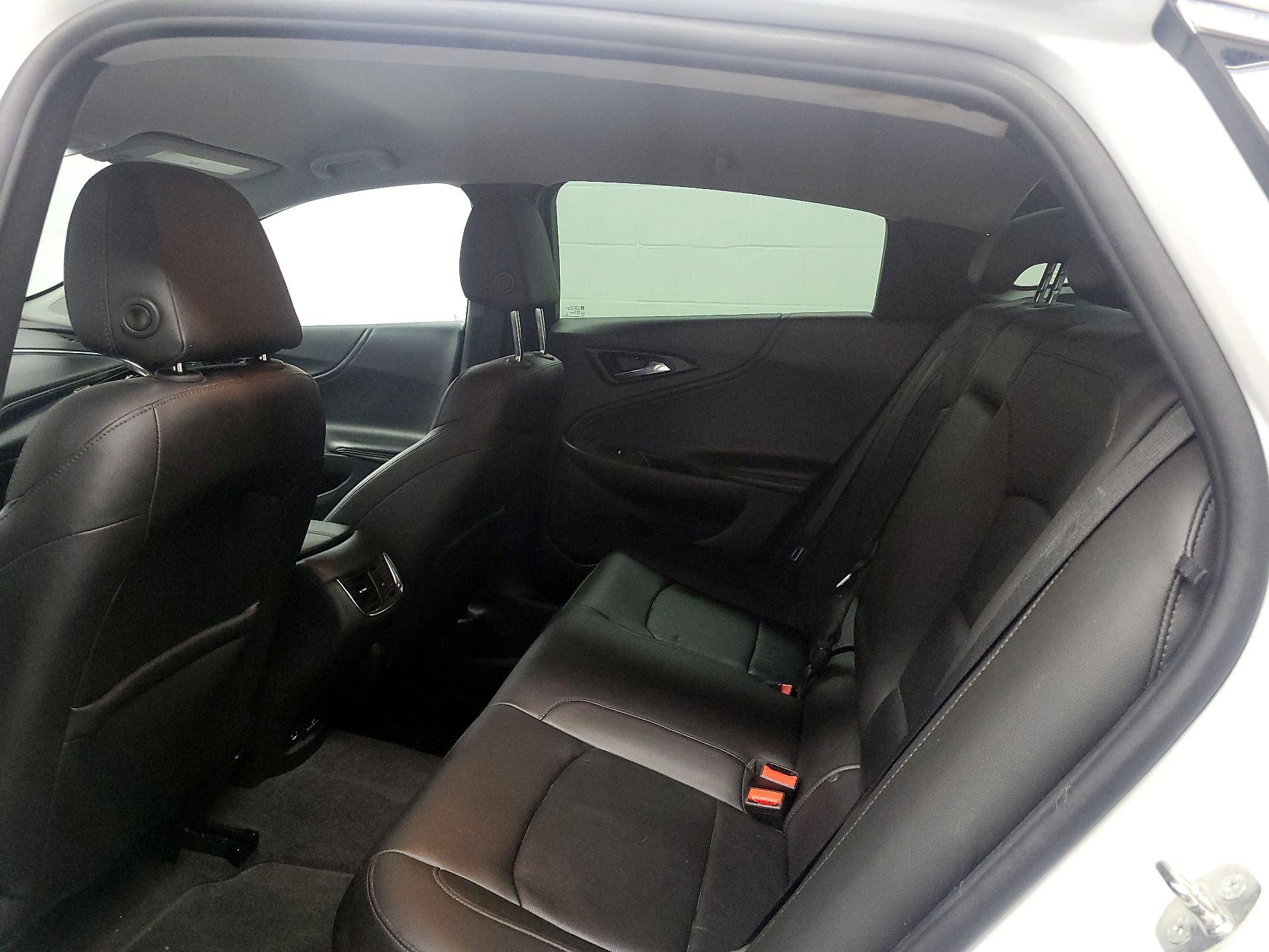 Thumbnail: 2016 Chevrolet Malibu - 17