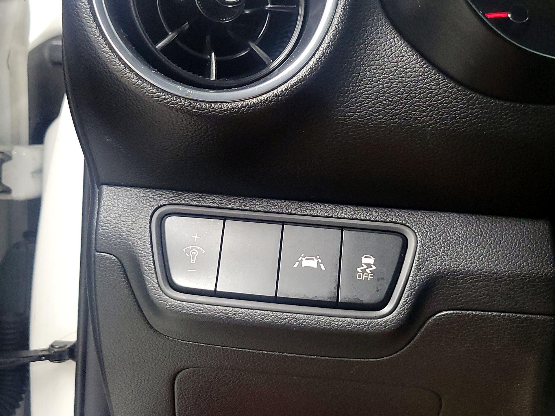 Thumbnail: 2019 Kia Forte - 13