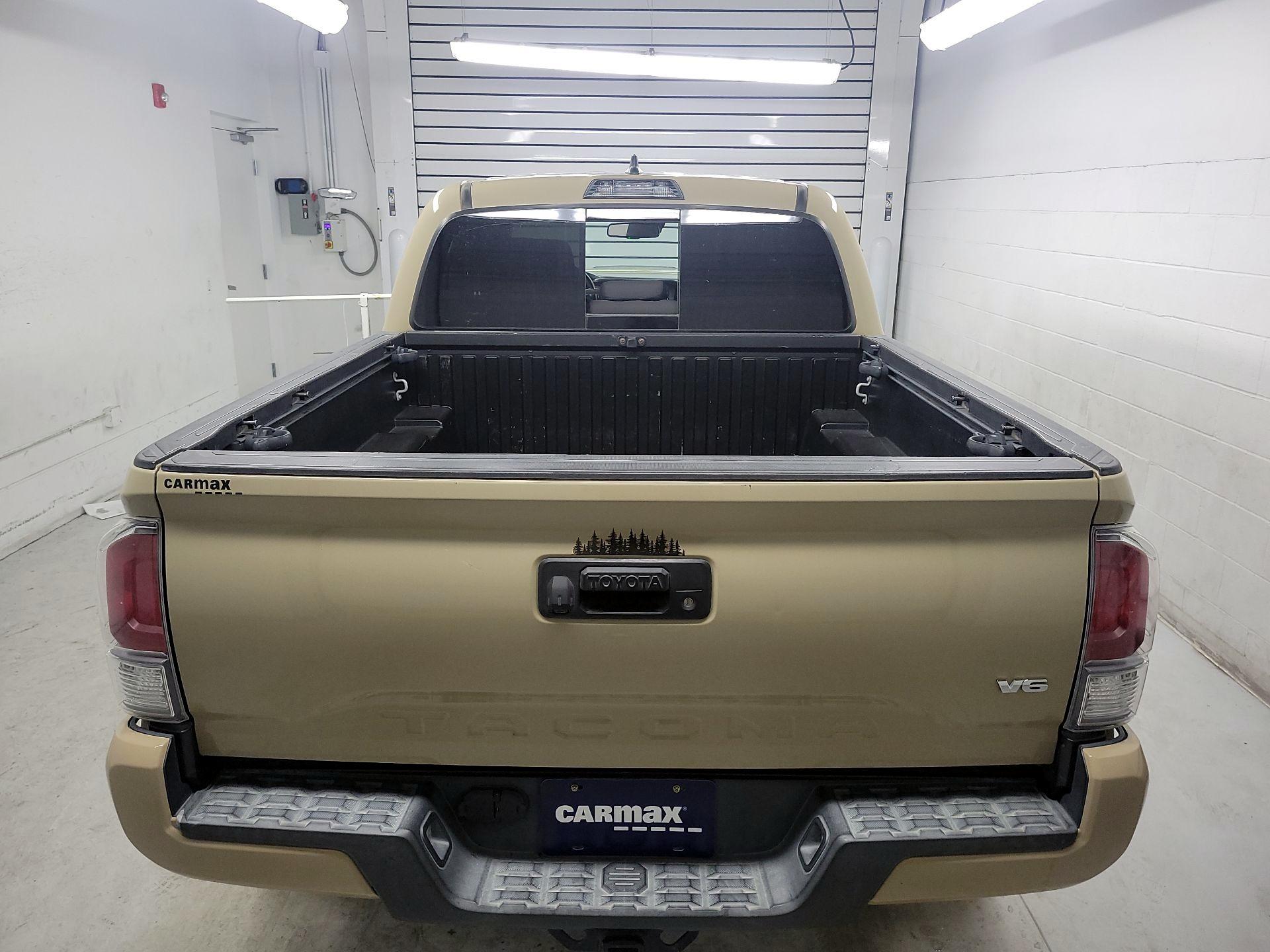 Thumbnail: 2019 Toyota Tacoma - 18