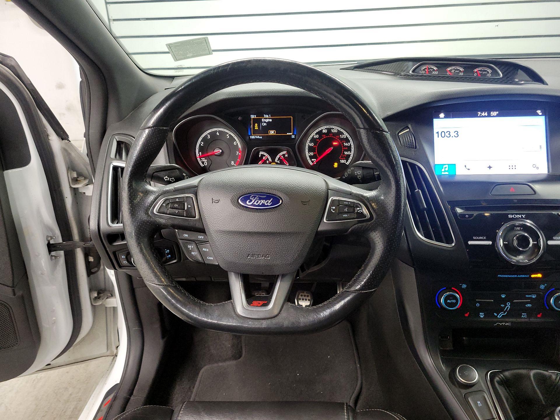 Thumbnail: 2016 Ford Focus - 10