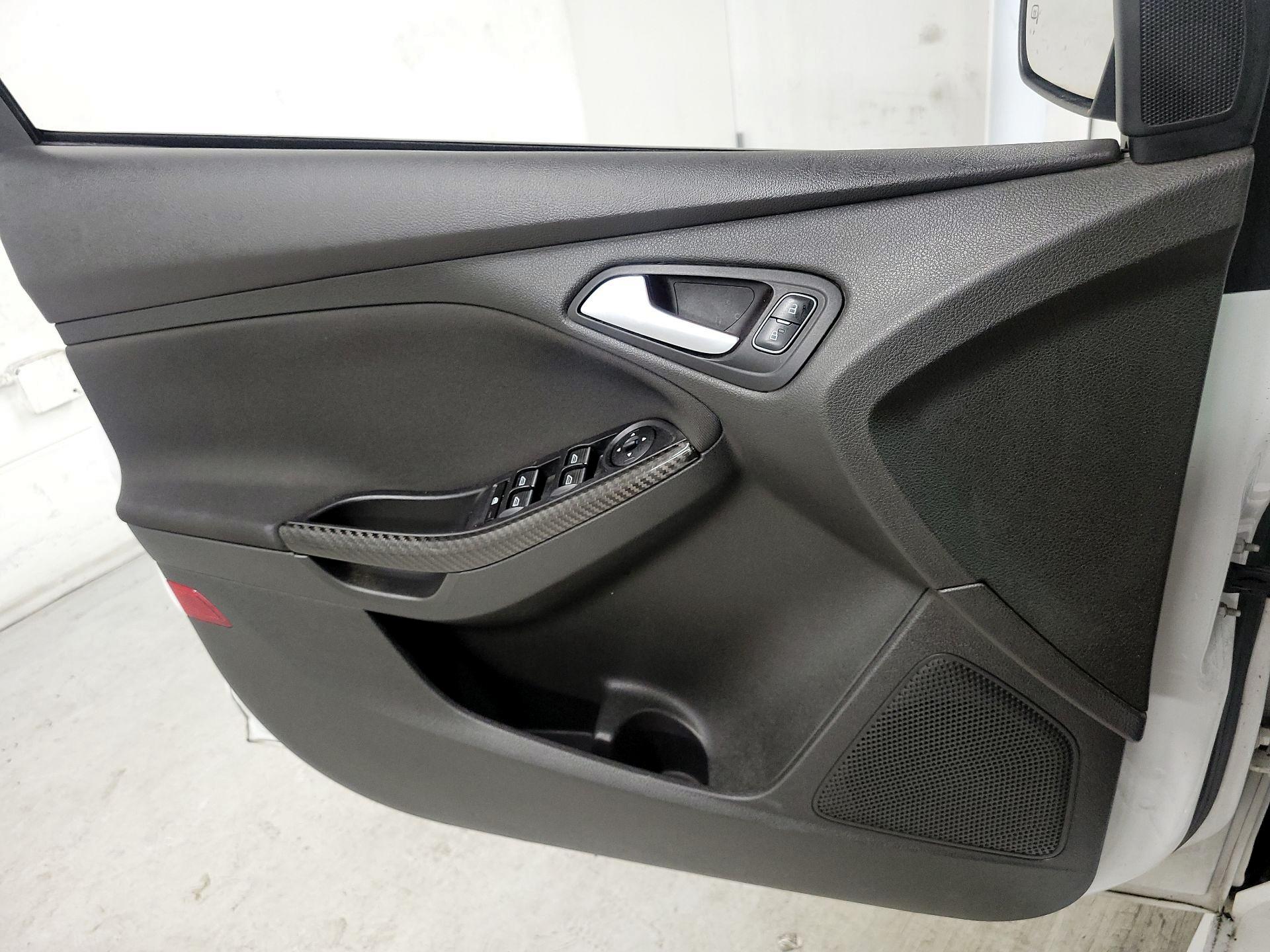 Thumbnail: 2016 Ford Focus - 12