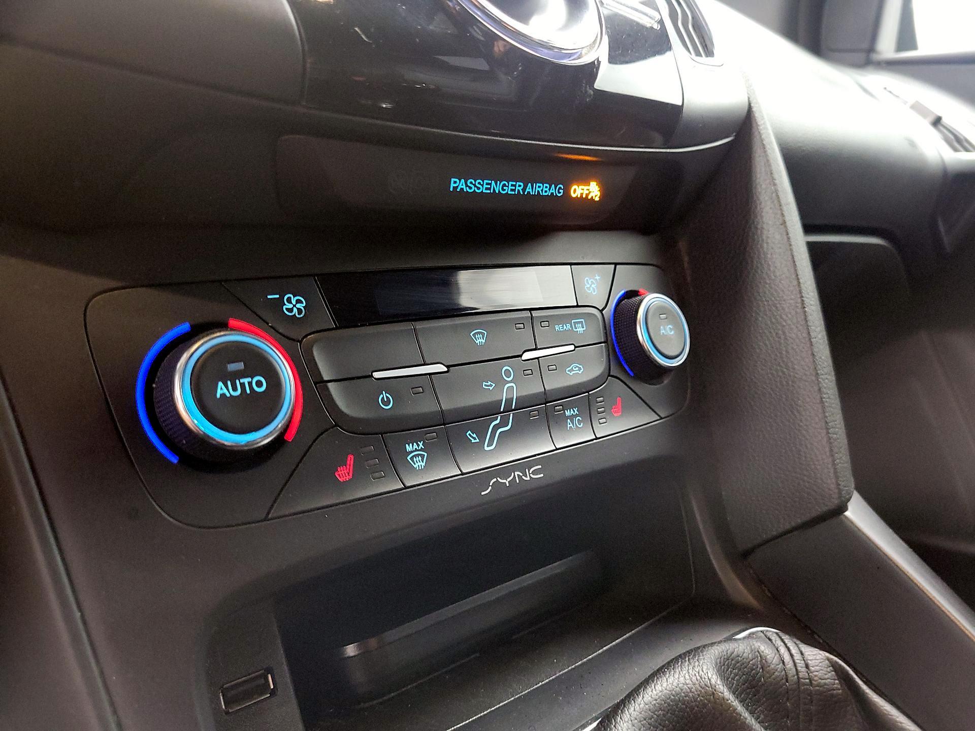 Thumbnail: 2016 Ford Focus - 15