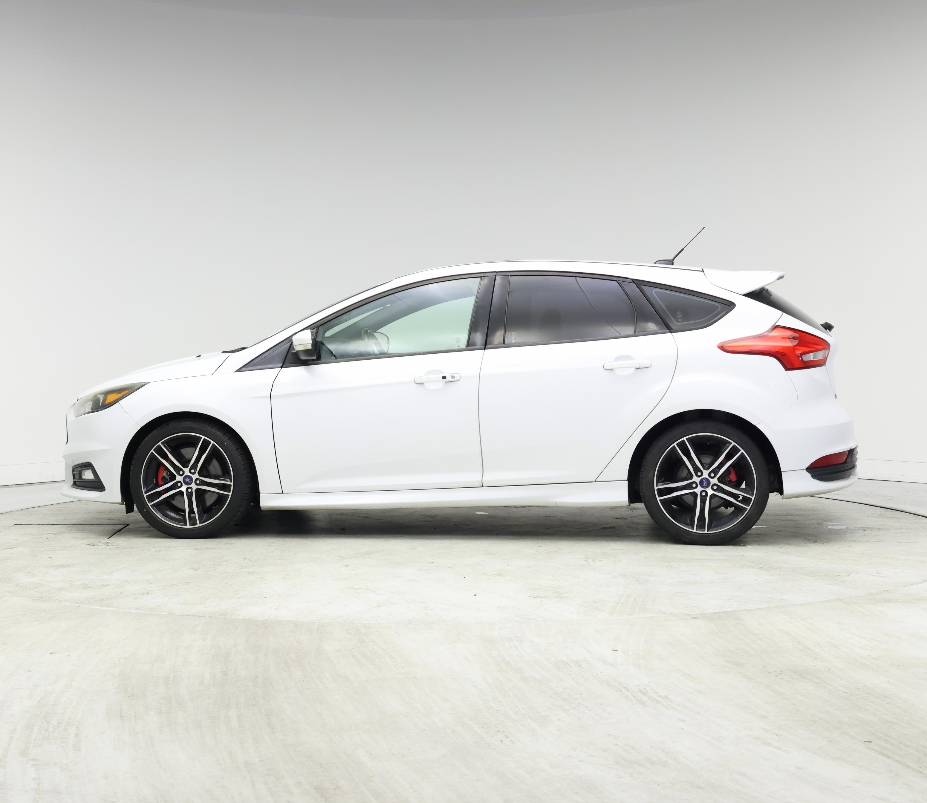 Thumbnail: 2016 Ford Focus - 3