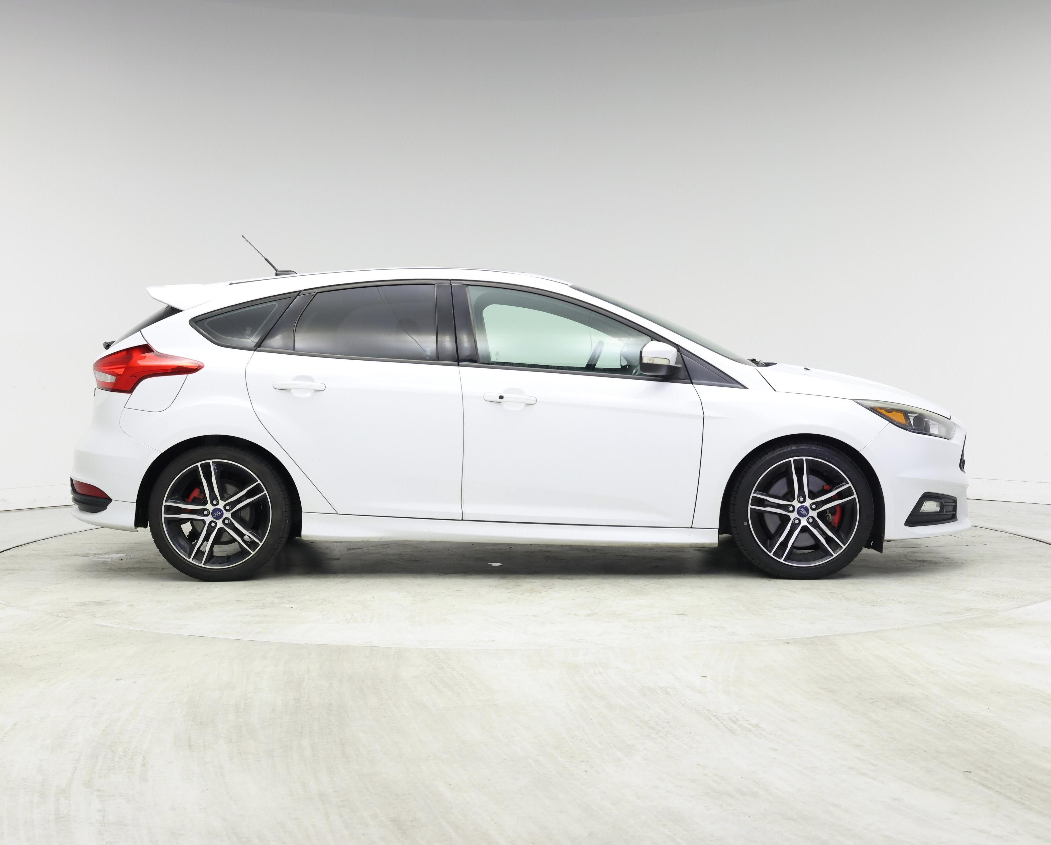 Thumbnail: 2016 Ford Focus - 7