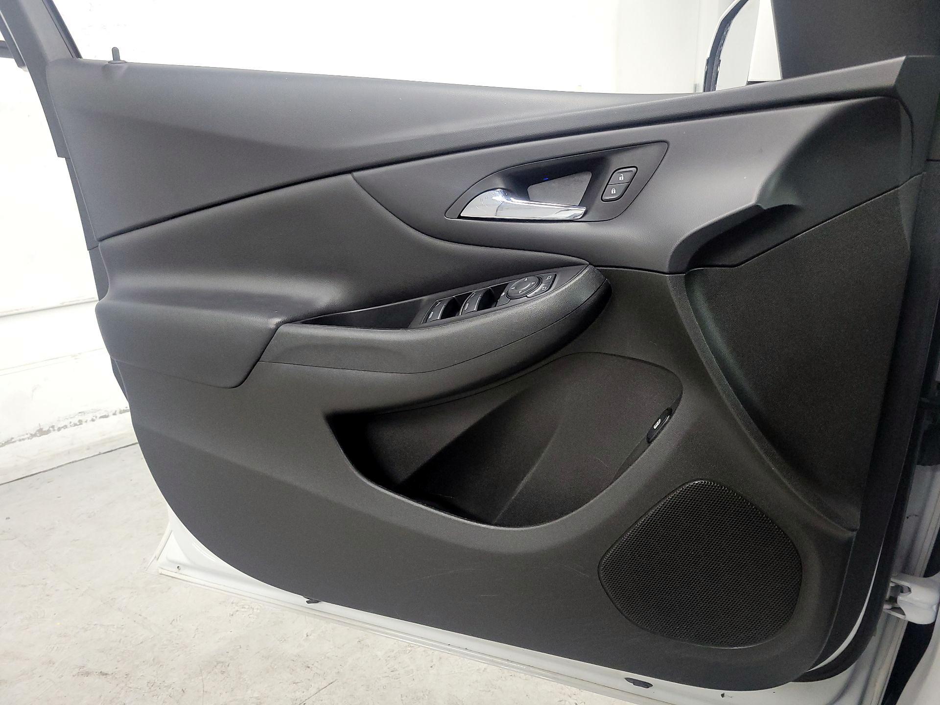Thumbnail: 2017 Chevrolet Volt - 12