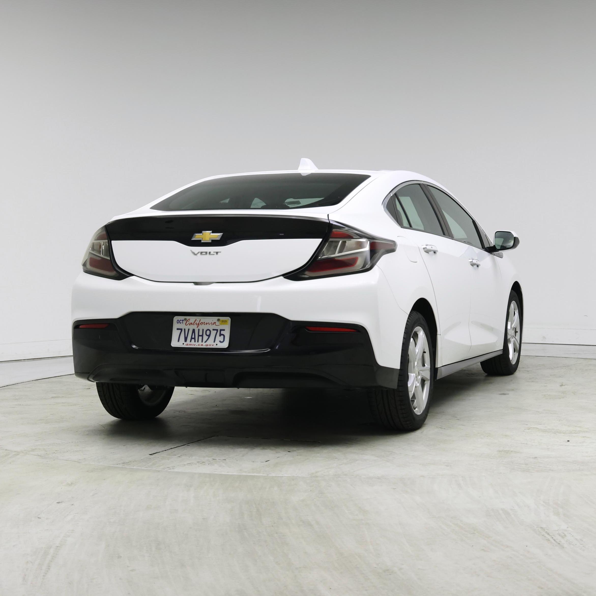 Thumbnail: 2017 Chevrolet Volt - 8